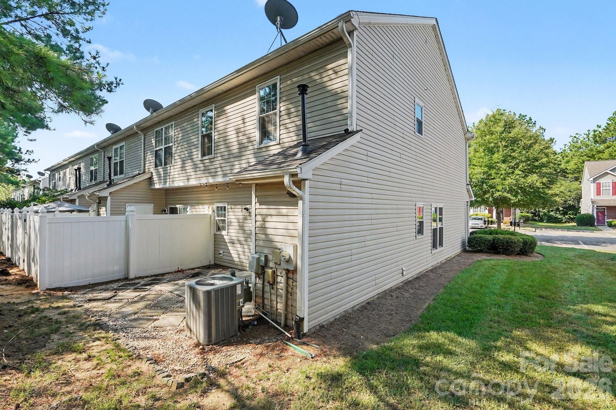 8041 Stoneham Court — Charlotte