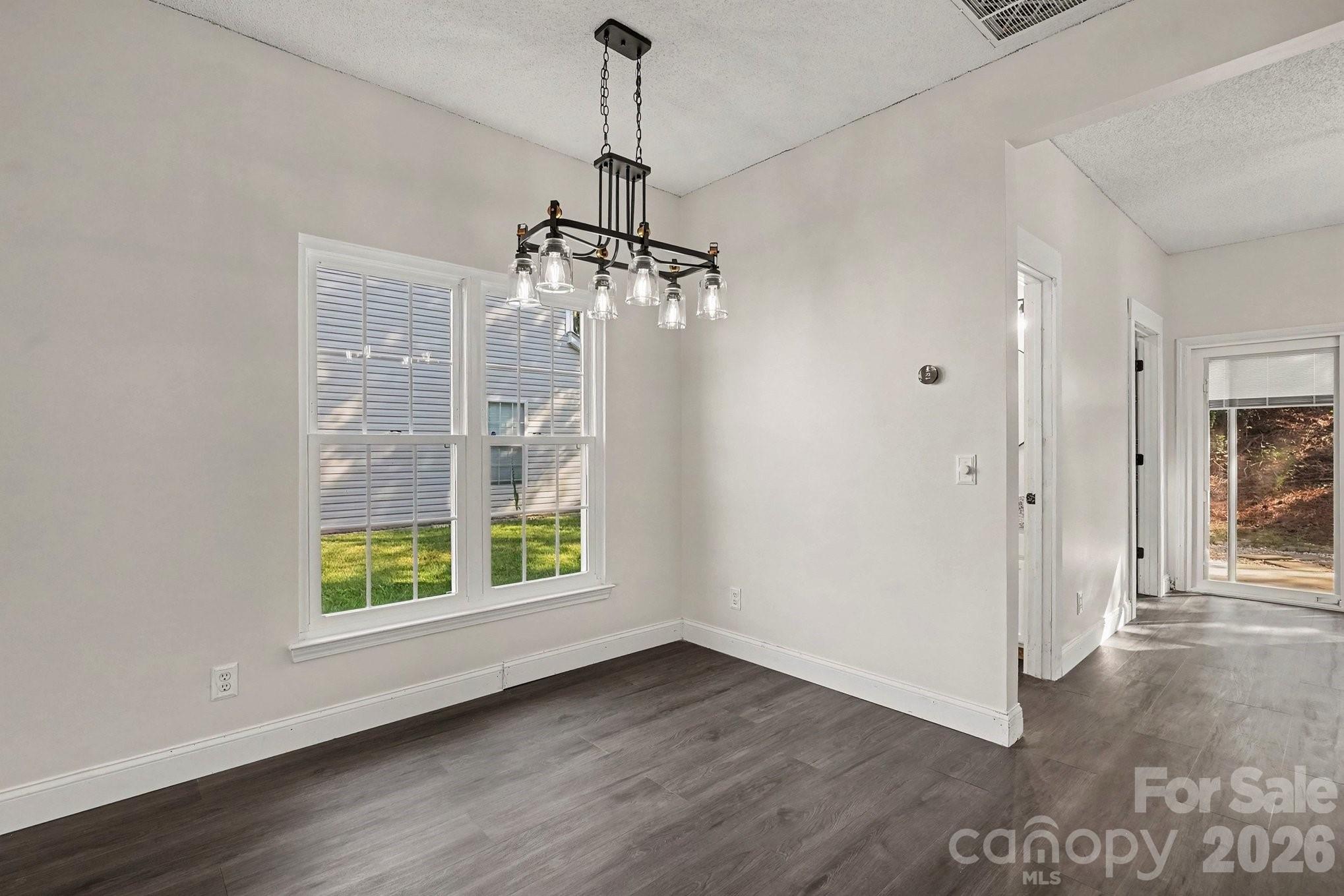 8041 Stoneham Court — Charlotte