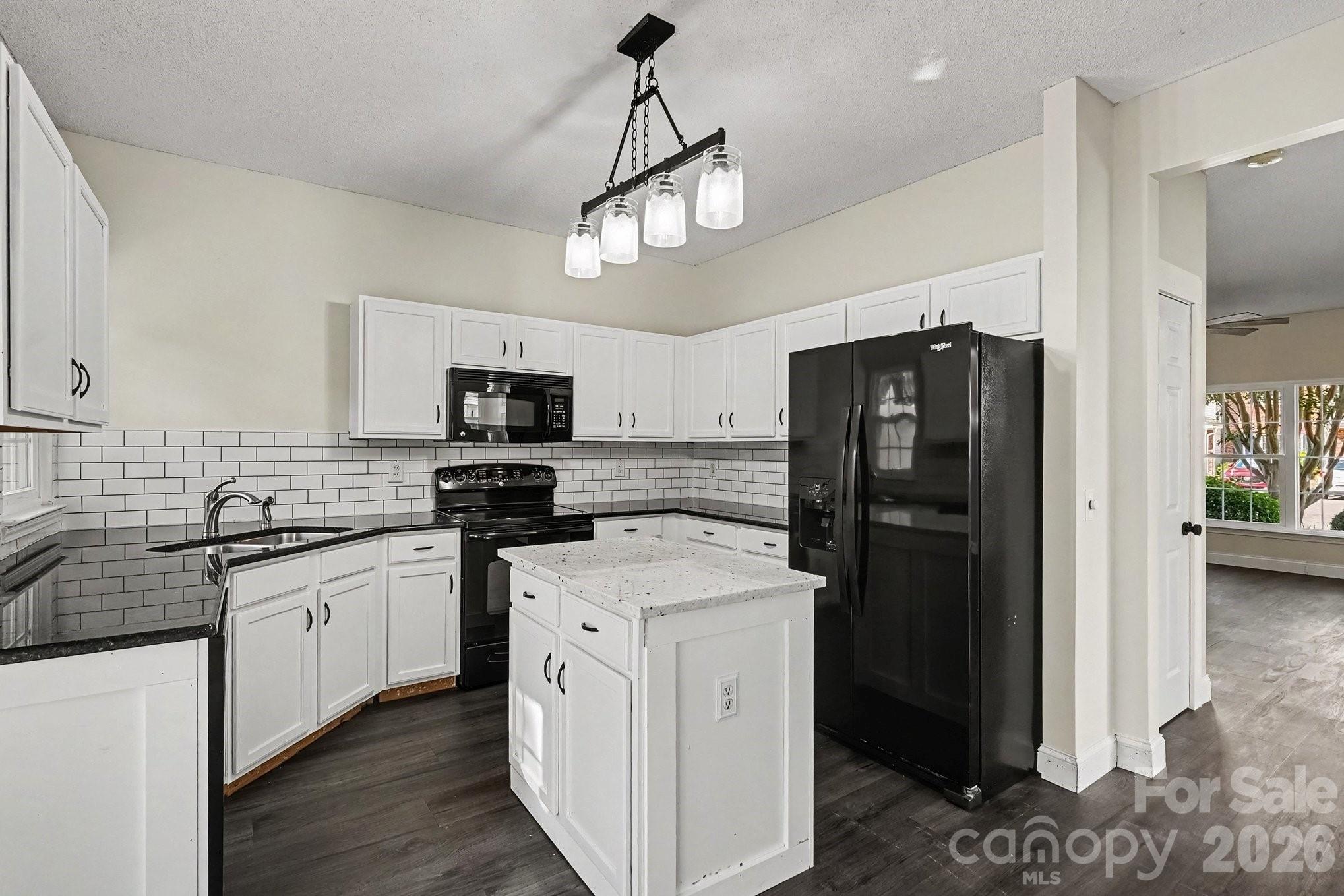 8041 Stoneham Court — Charlotte
