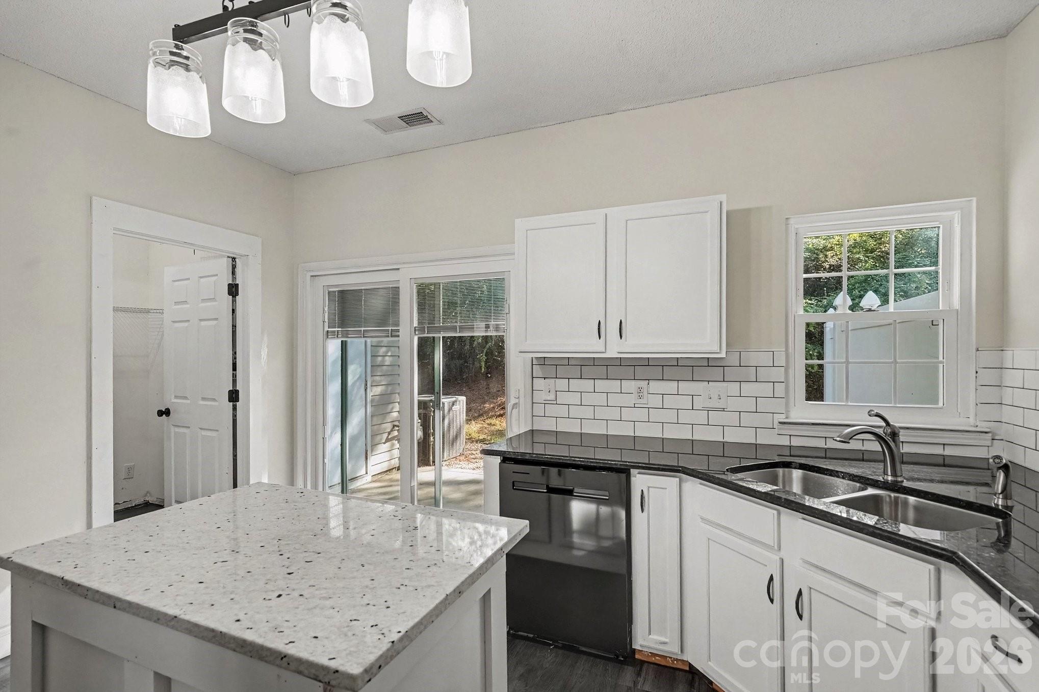 8041 Stoneham Court — Charlotte