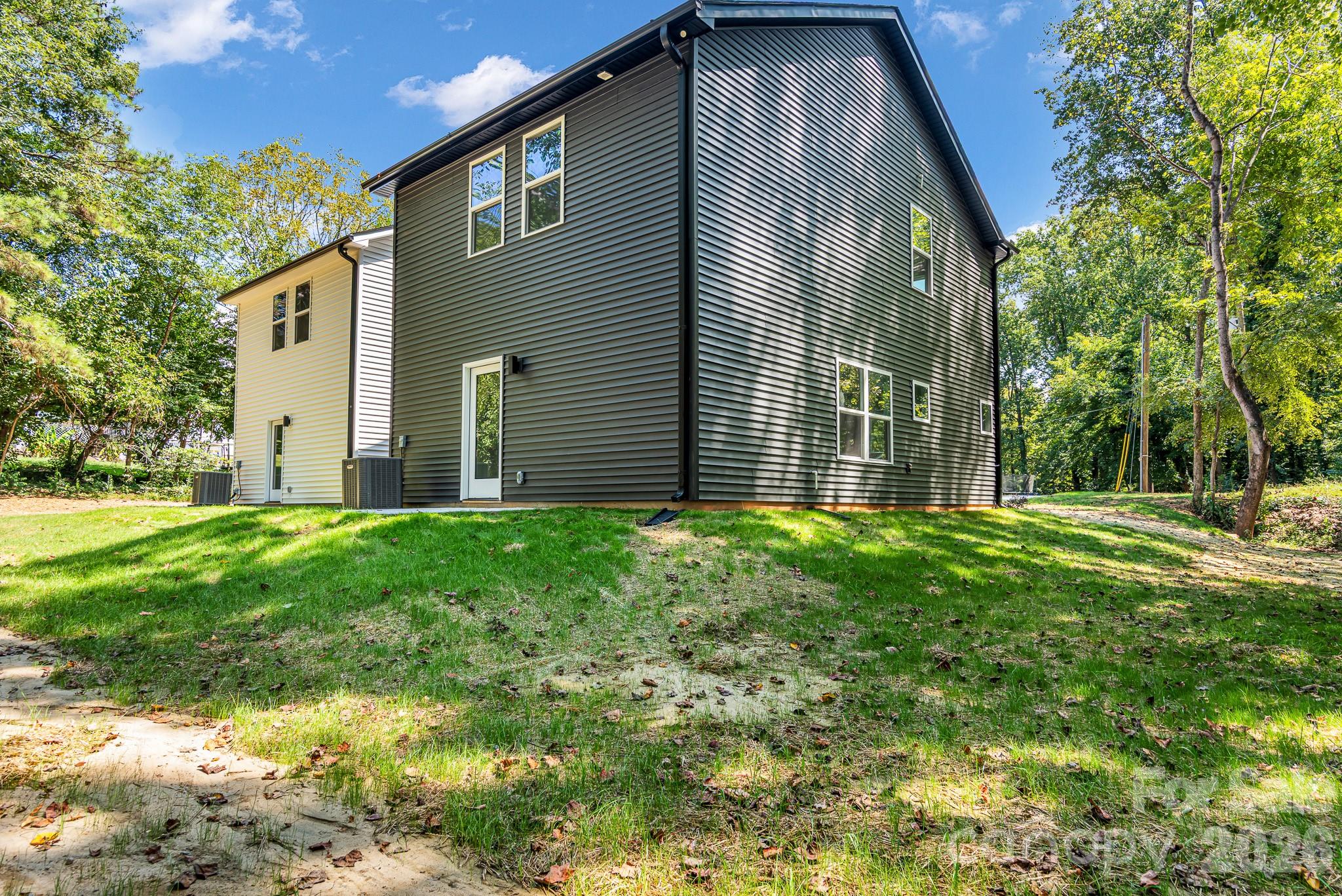 112 N Yadkin Avenue — Spencer