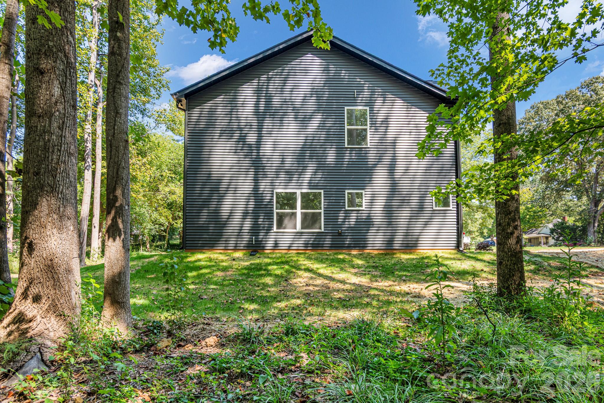 112 N Yadkin Avenue — Spencer