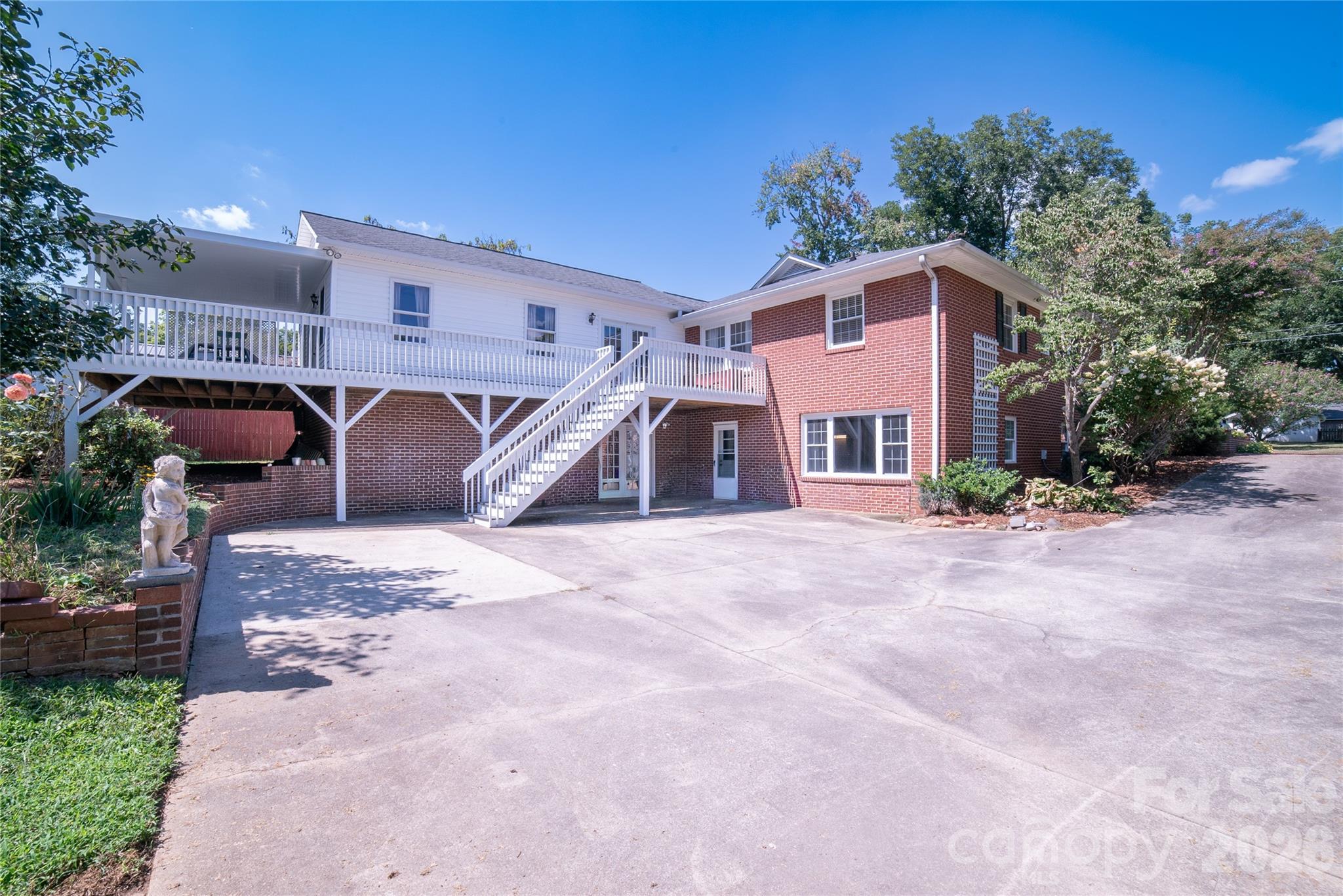 115 N Chestnut Street — Morganton
