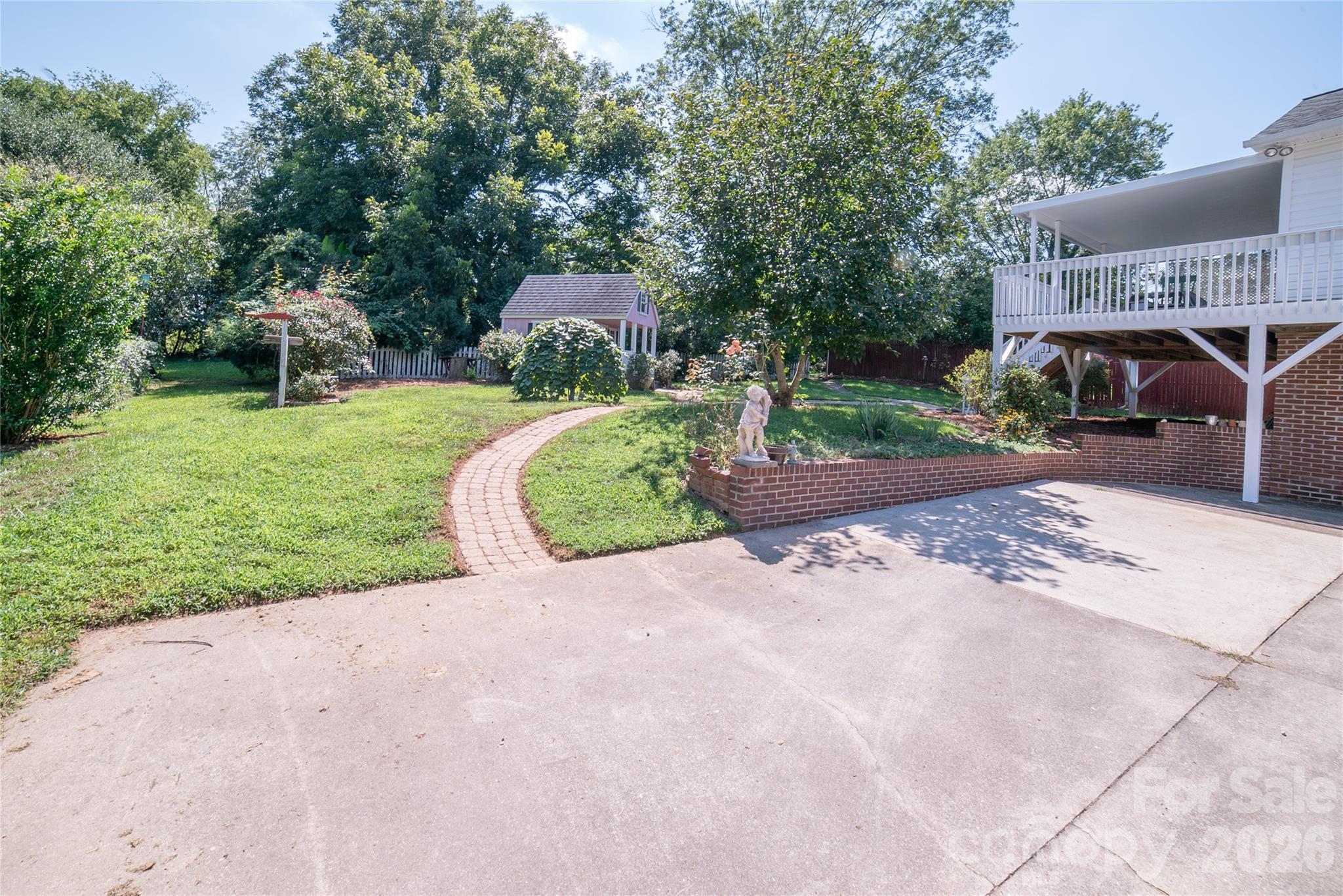 115 N Chestnut Street — Morganton