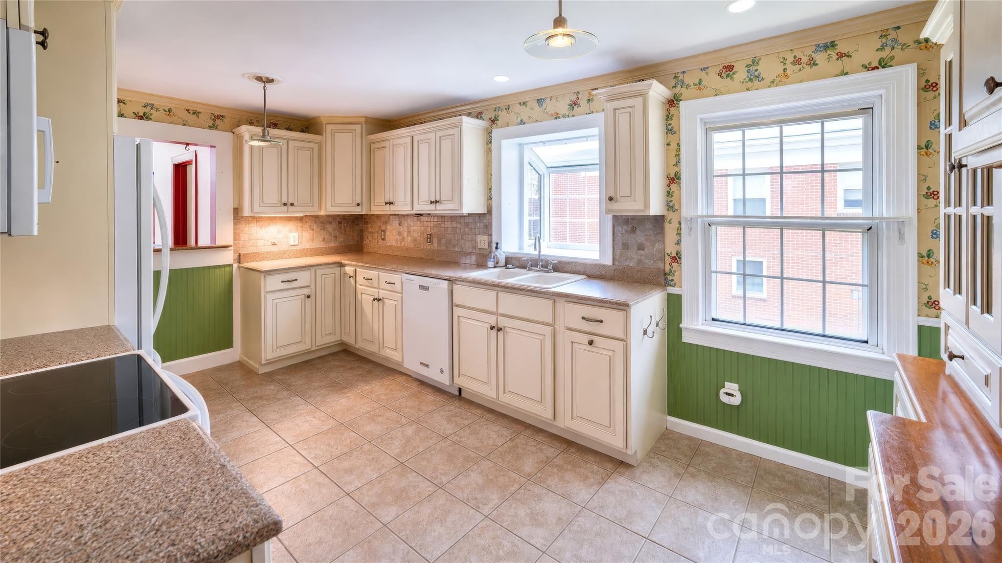 115 N Chestnut Street — Morganton