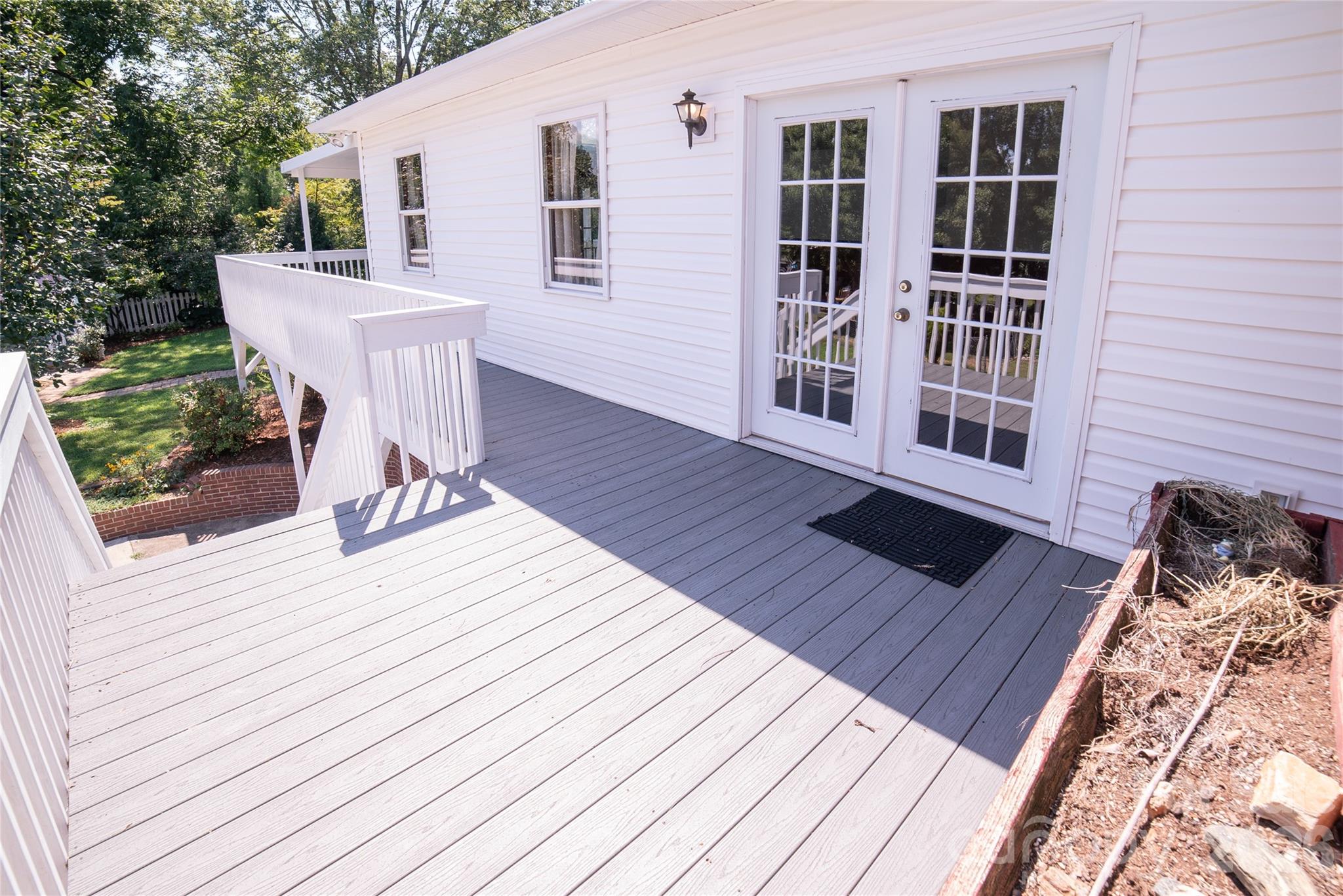 115 N Chestnut Street — Morganton