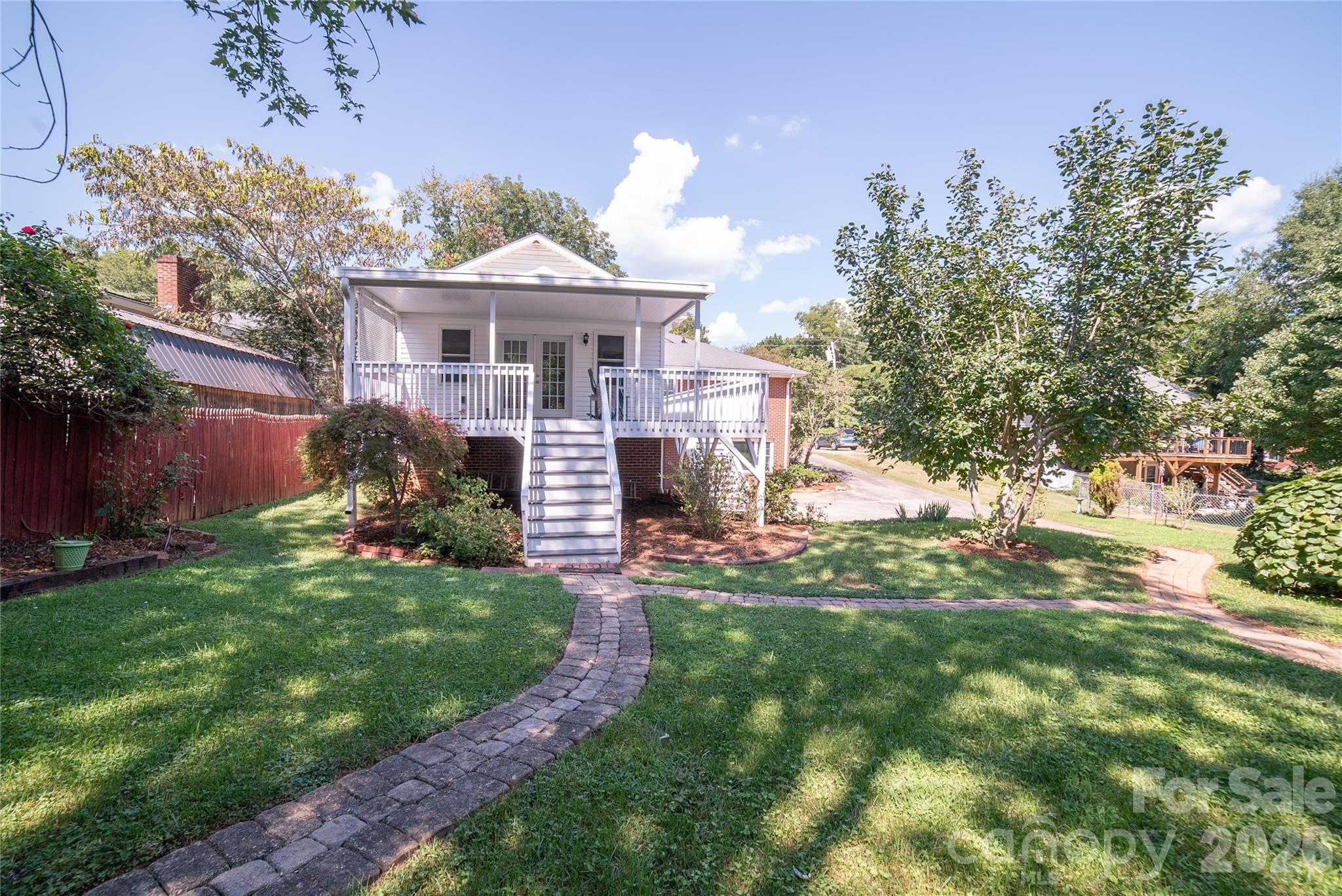 115 N Chestnut Street — Morganton