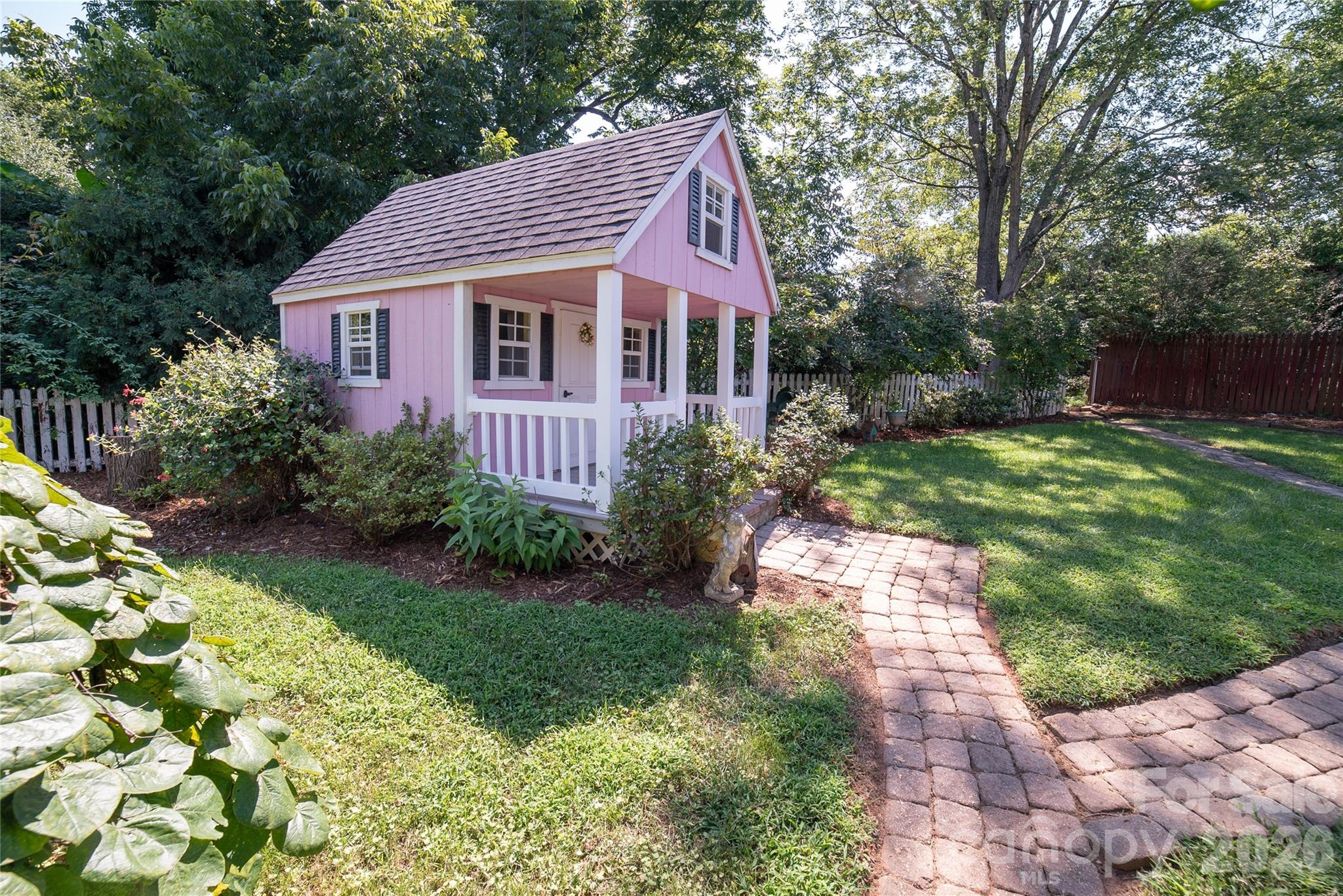 115 N Chestnut Street — Morganton