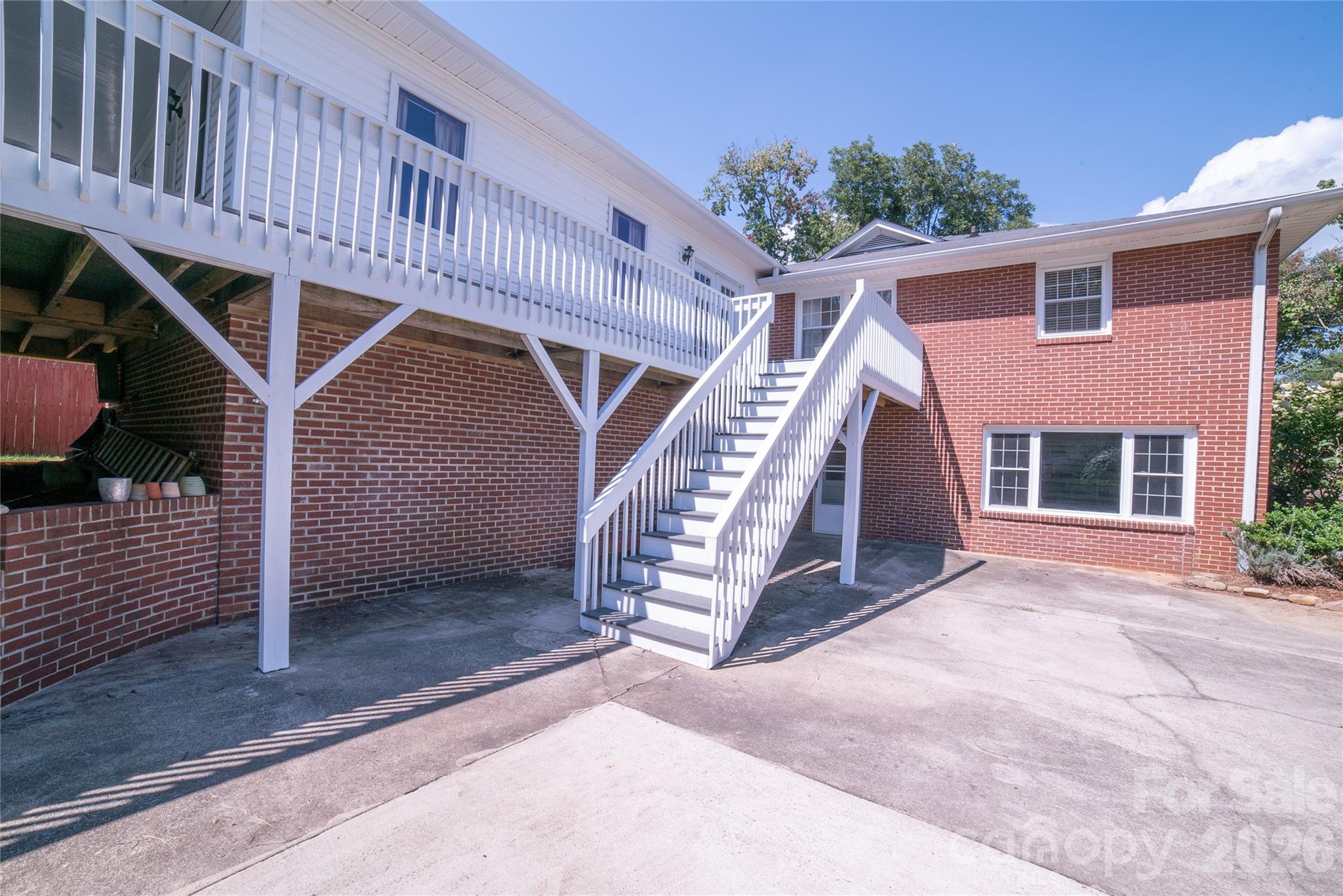115 N Chestnut Street — Morganton