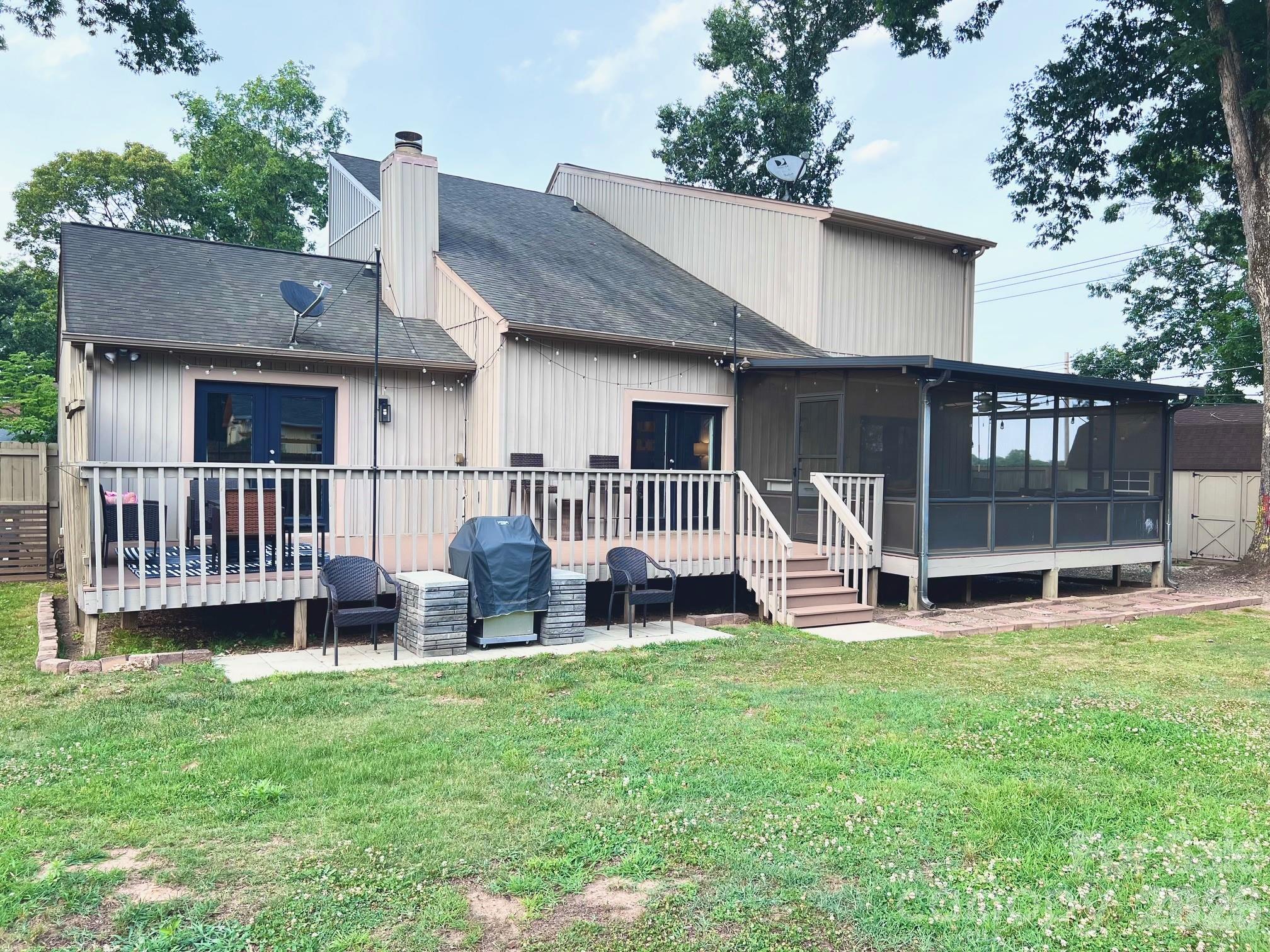 496 17th Avenue Drive NE — Hickory