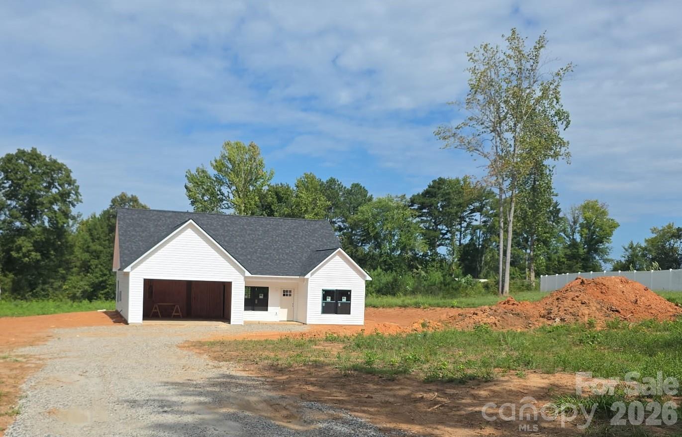 3373 Red Doc Road — Lancaster