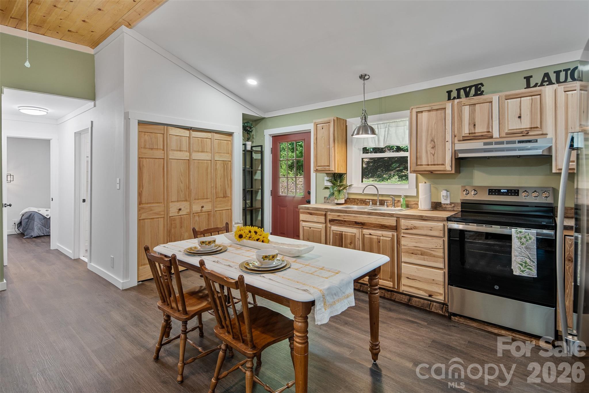 190 Hummingbird Lane — Fleetwood