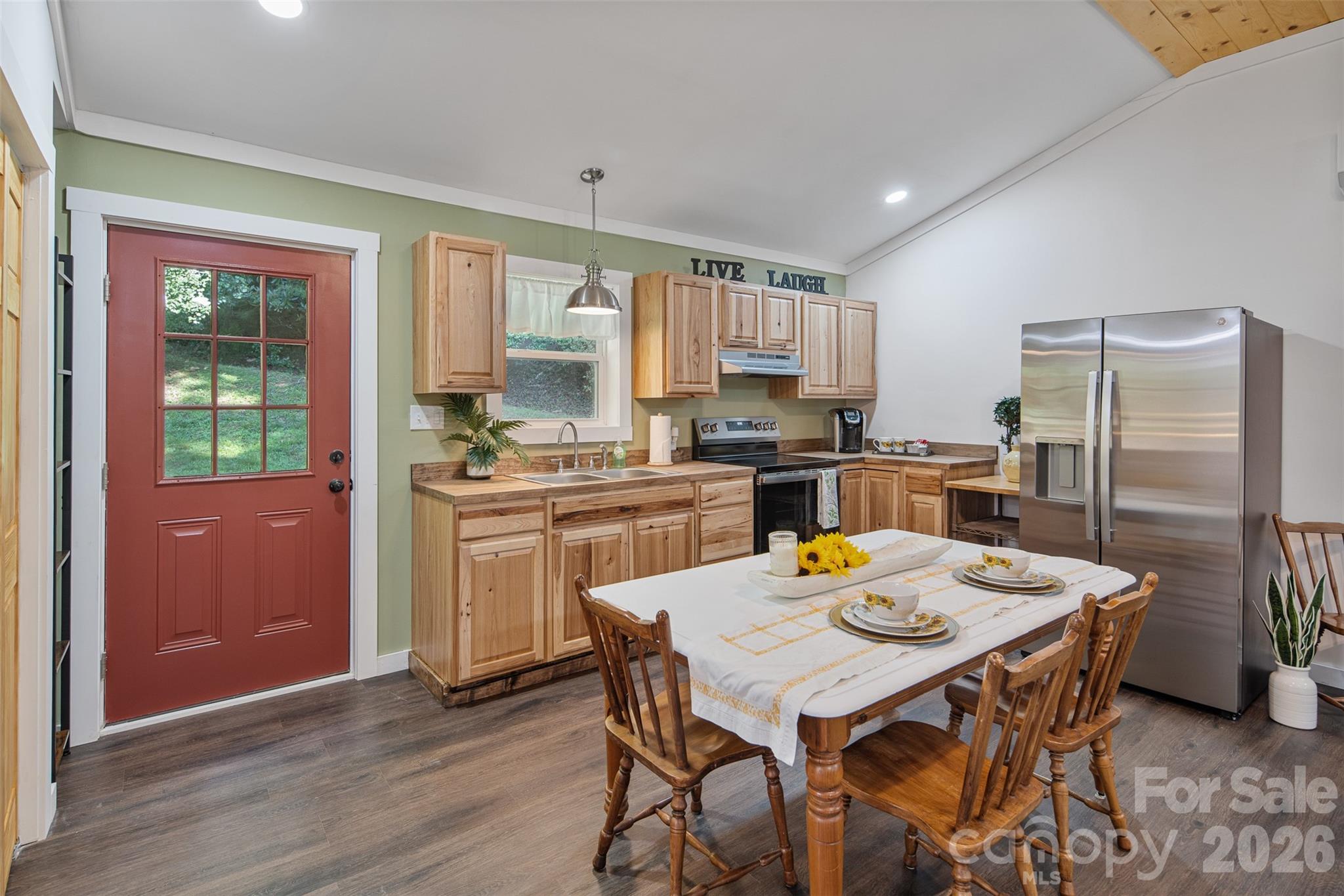 190 Hummingbird Lane — Fleetwood