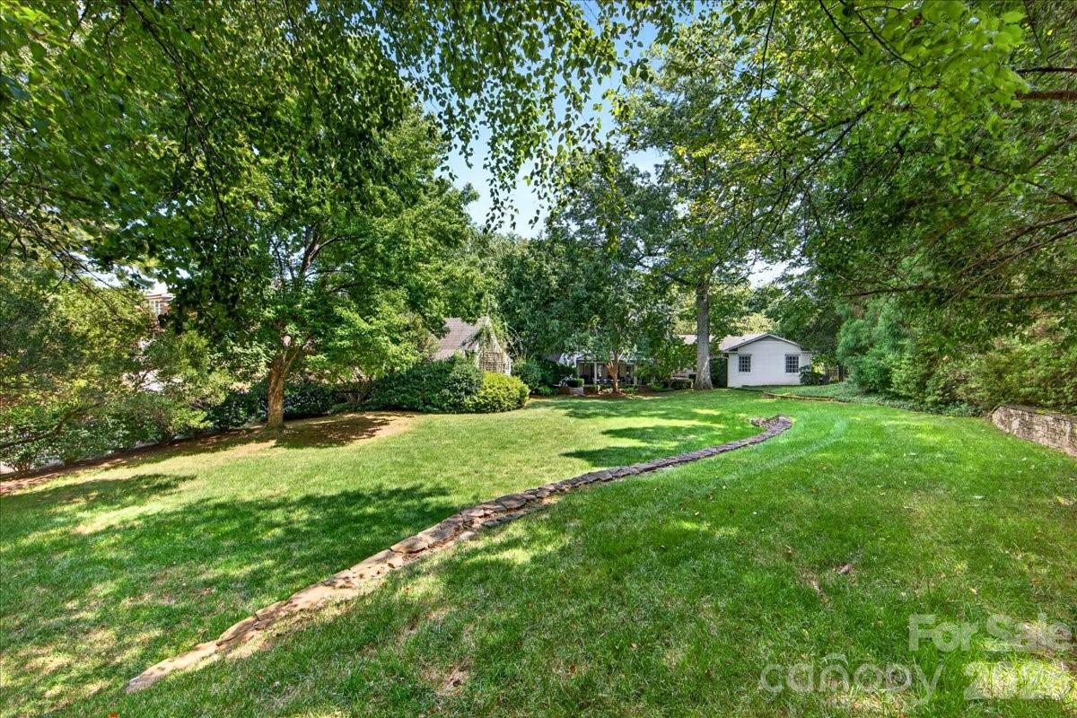 2200 Queens Road E — Charlotte