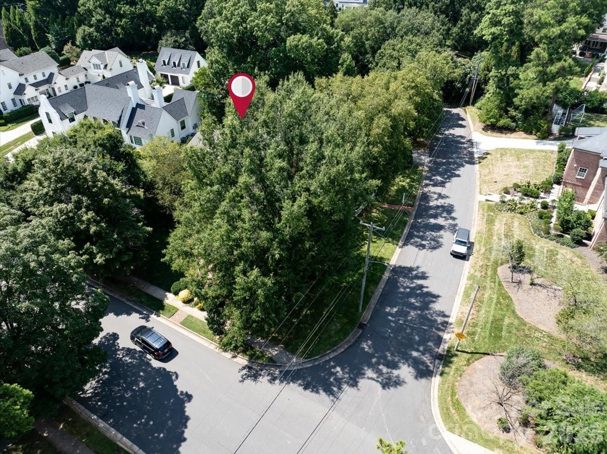 2200 Queens Road E — Charlotte