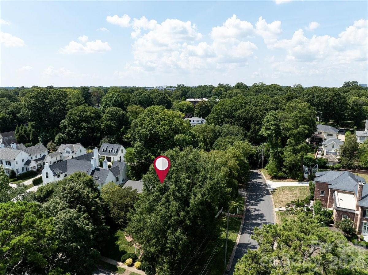 2200 Queens Road E — Charlotte