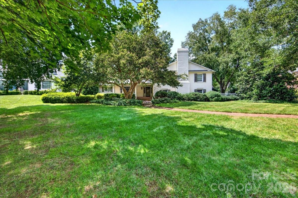 2200 Queens Road E — Charlotte