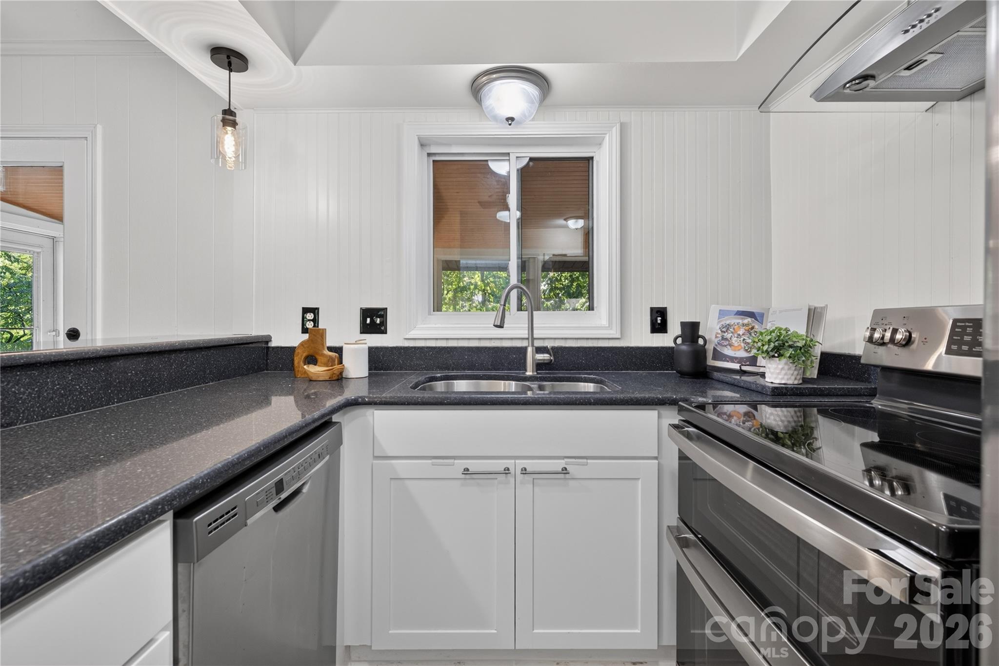 1068 Gauguin Lane — Tega Cay