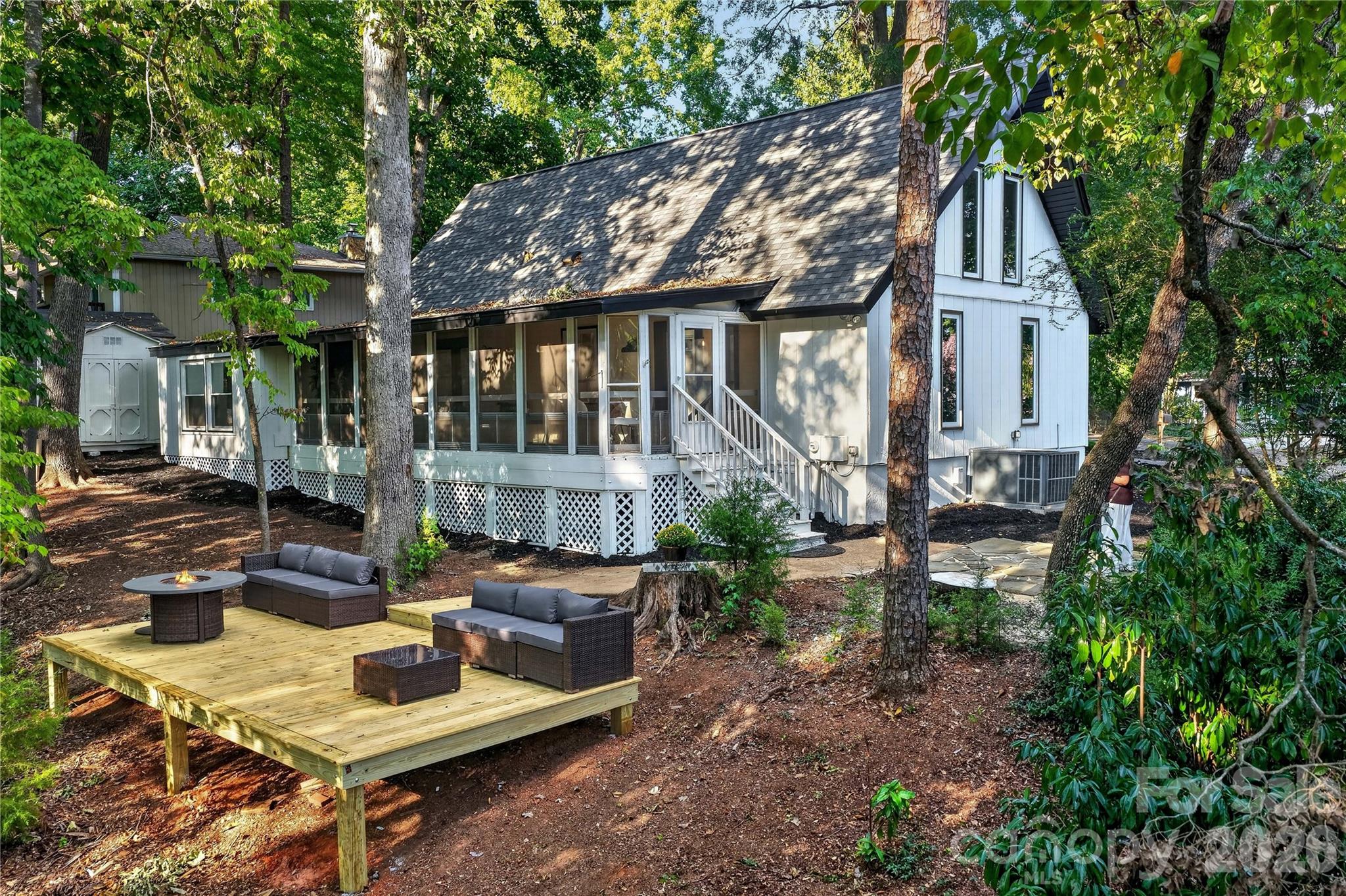 1068 Gauguin Lane — Tega Cay
