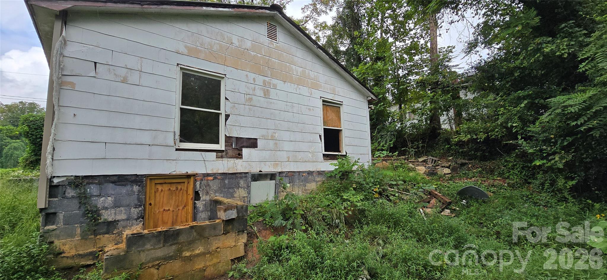 502 Healan Place NW — Lenoir