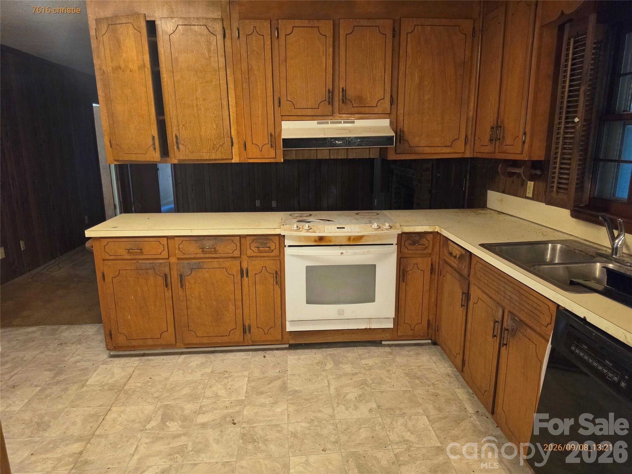 7616 Christie Lane — Charlotte