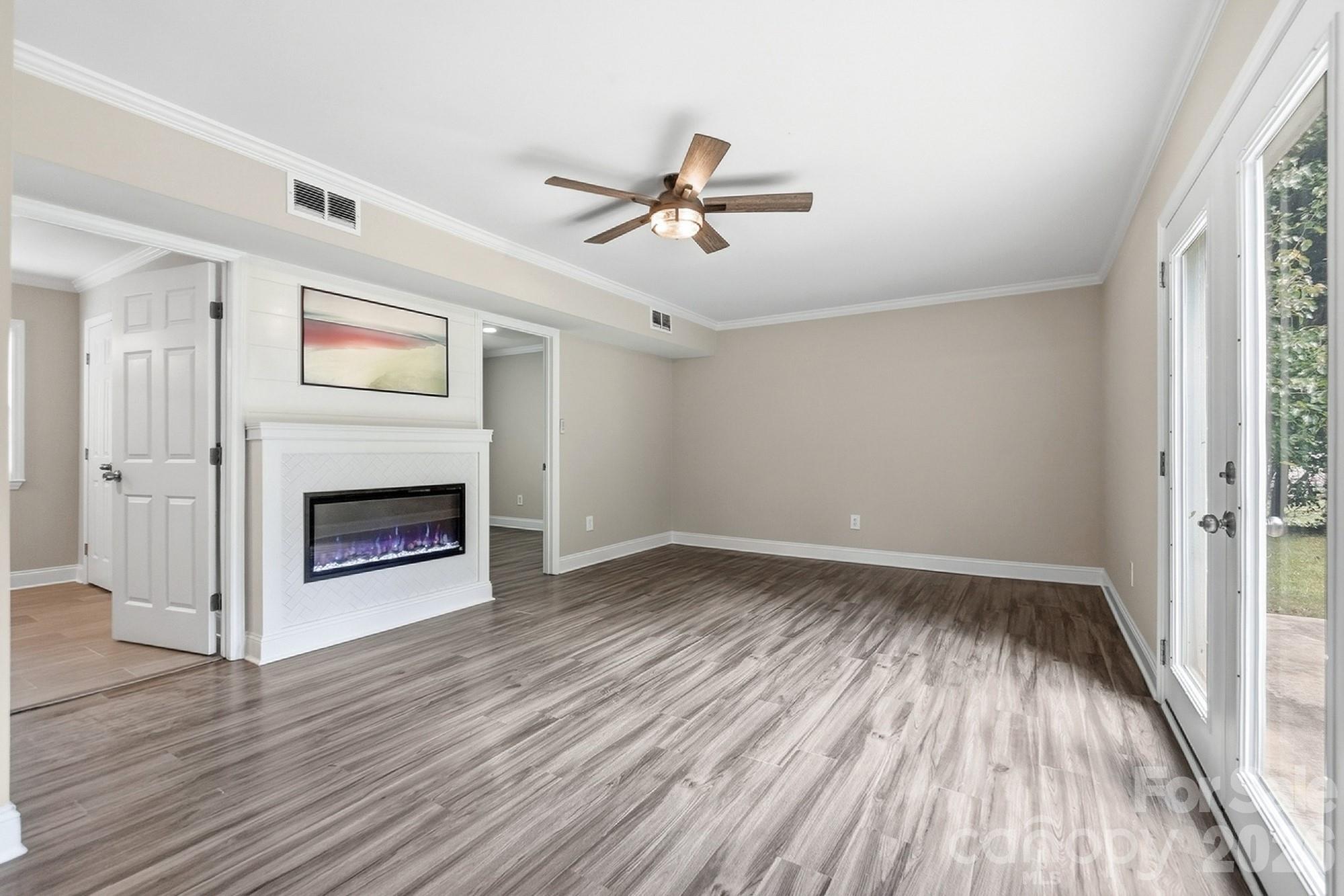 4400 Strangford Avenue — Charlotte