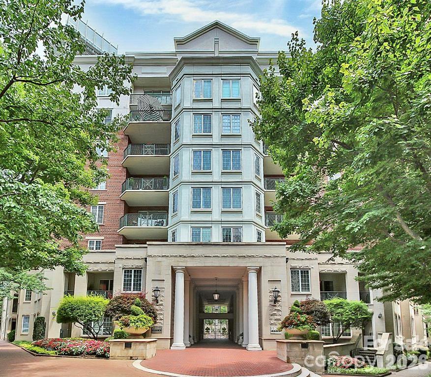 300 W 5th Street — Charlotte