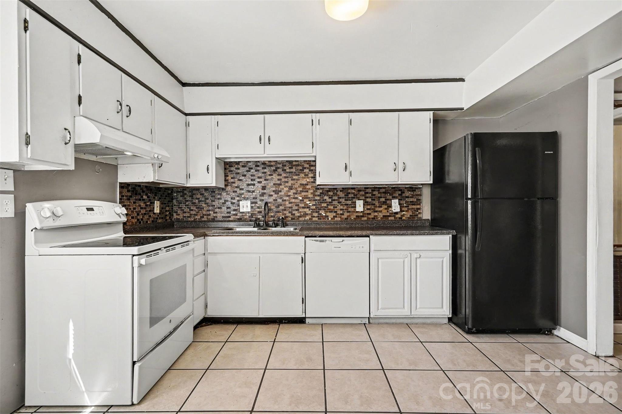 7964 Shady Oak Trail #212 — Charlotte