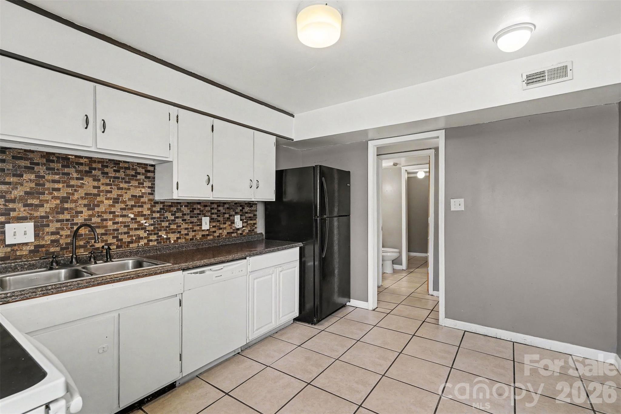 7964 Shady Oak Trail #212 — Charlotte