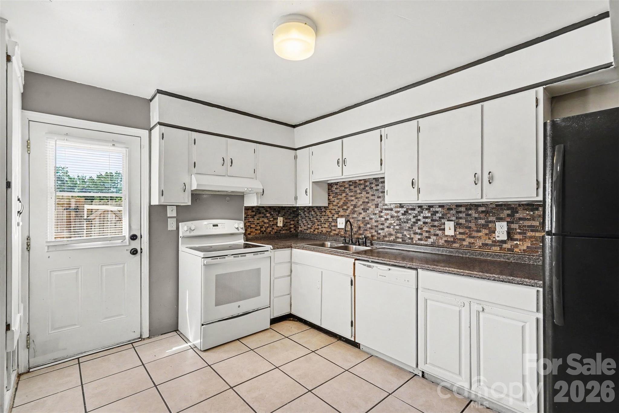 7964 Shady Oak Trail #212 — Charlotte