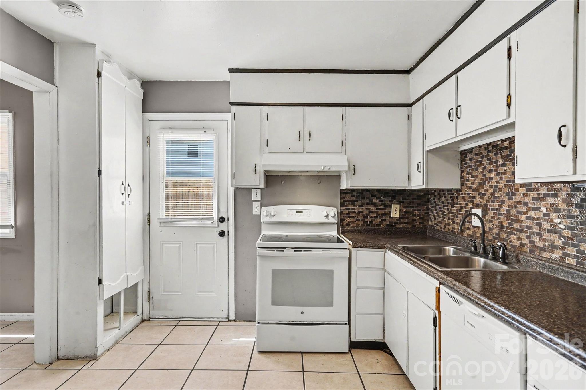 7964 Shady Oak Trail #212 — Charlotte