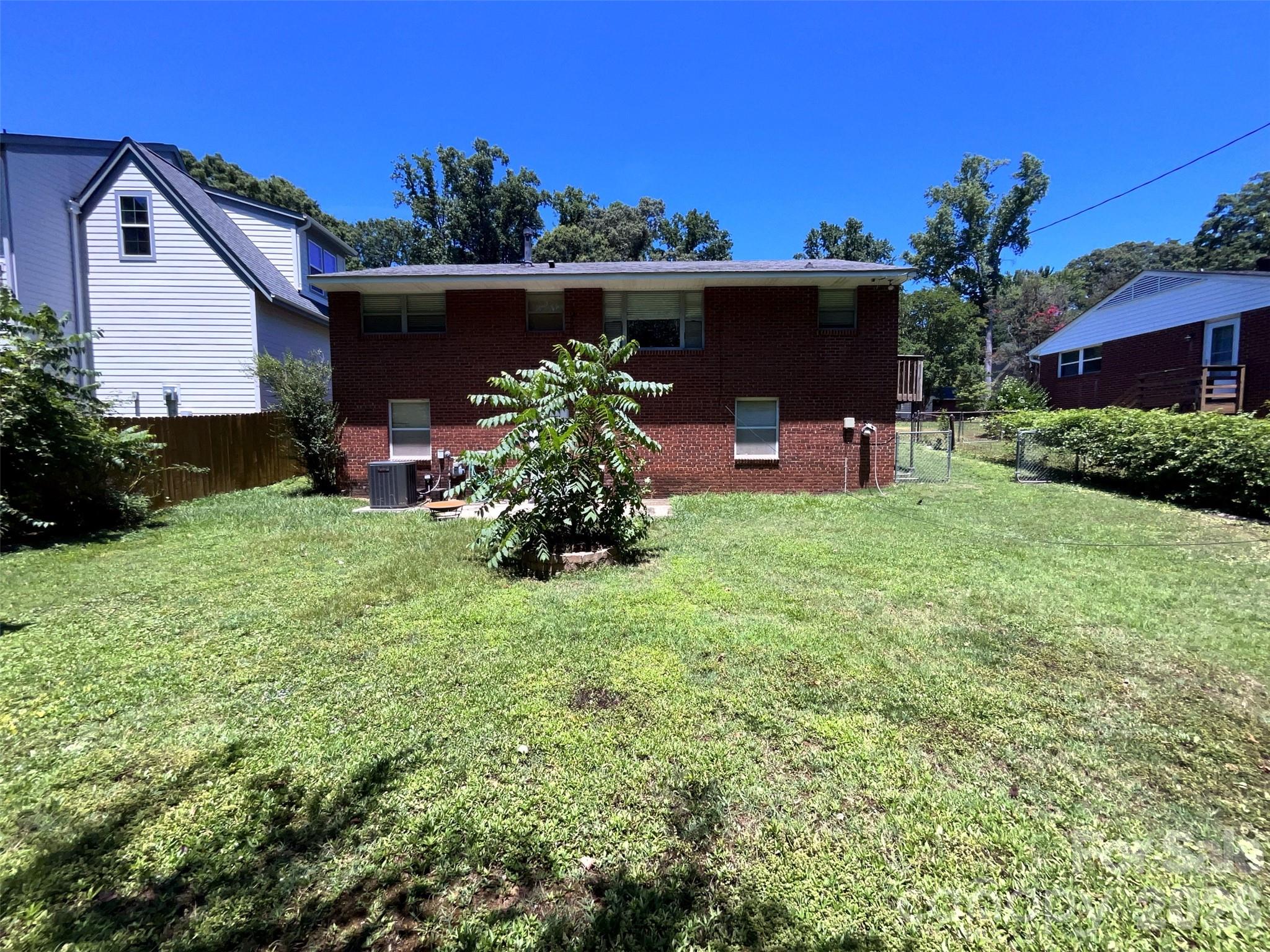710 Manhasset Road — Charlotte