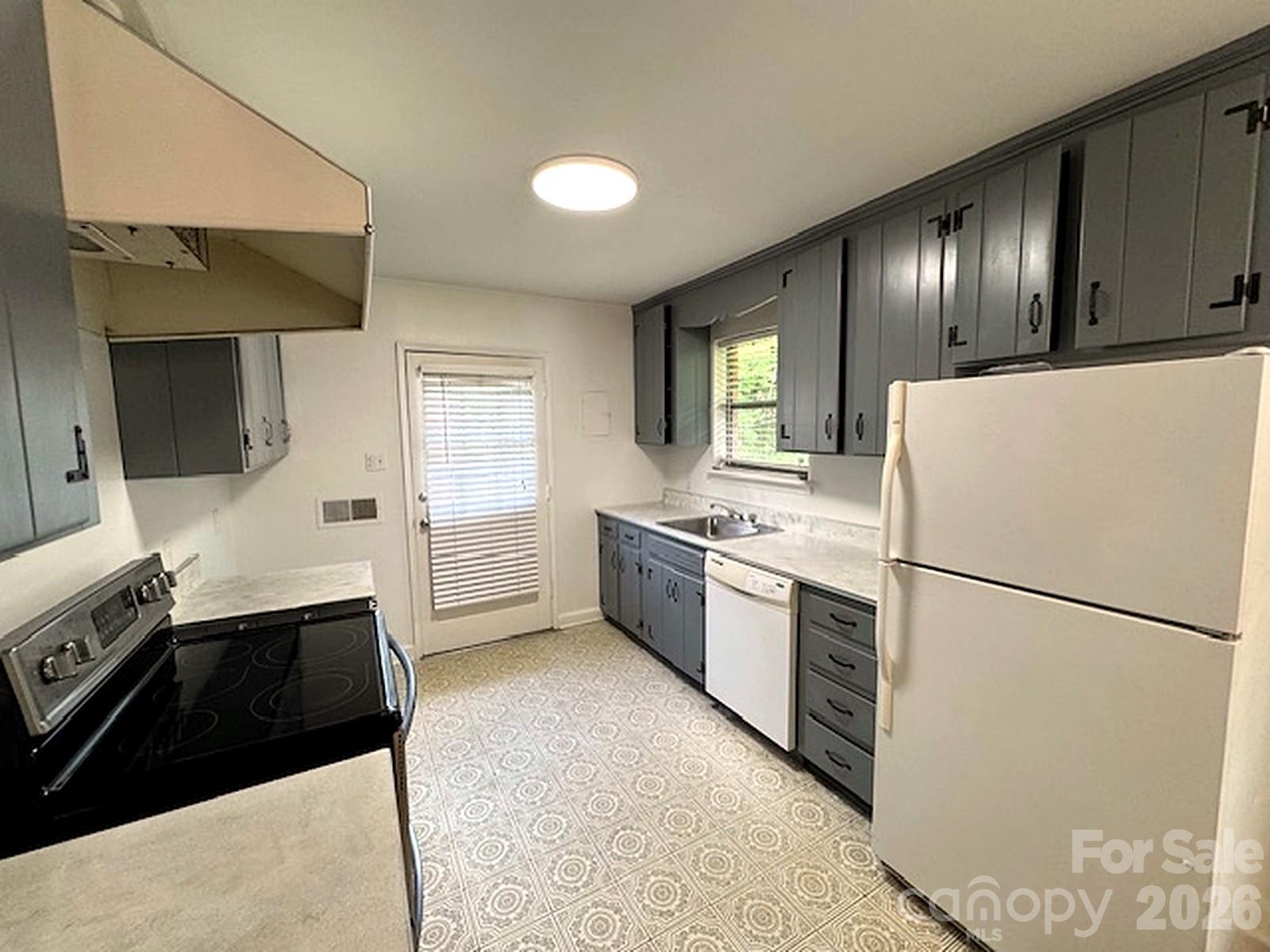 710 Manhasset Road — Charlotte