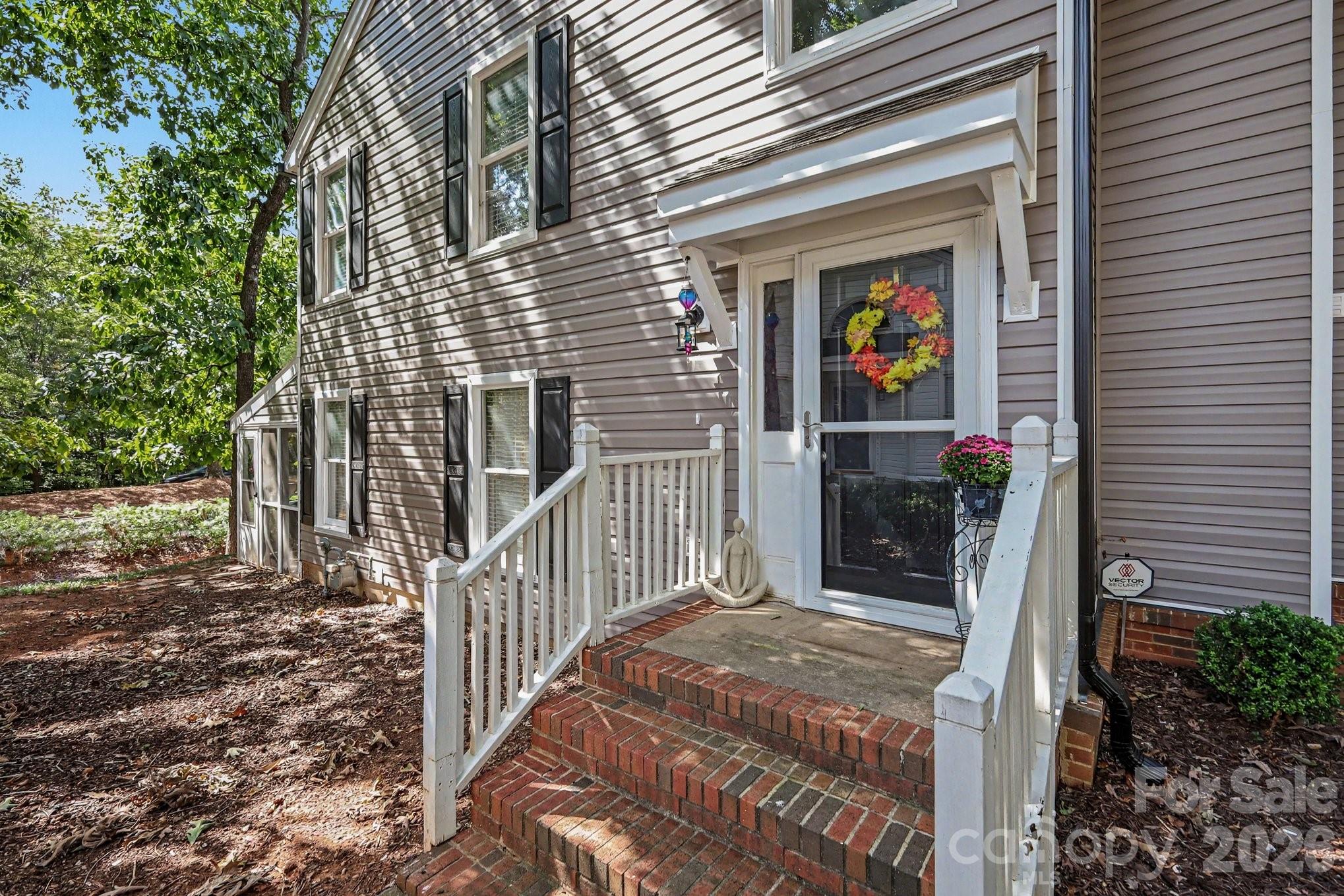 8609 Fox Chase Lane — Charlotte