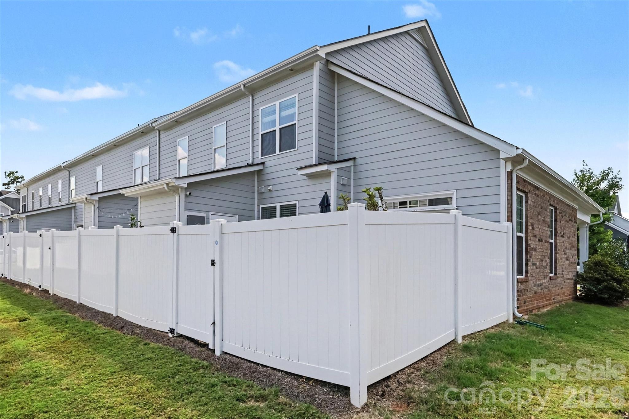 712 Henderson Valley Way — Belmont