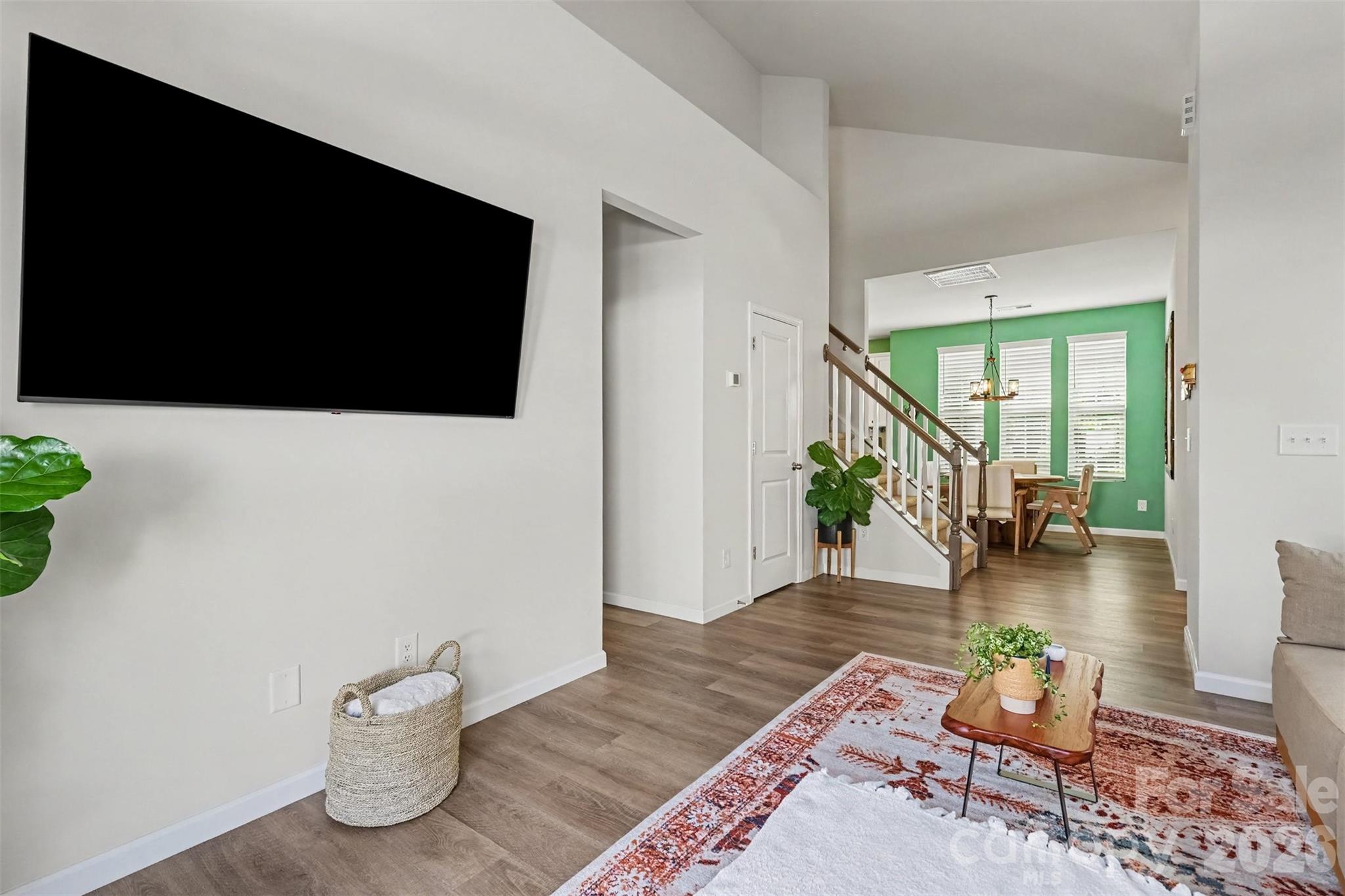 712 Henderson Valley Way — Belmont