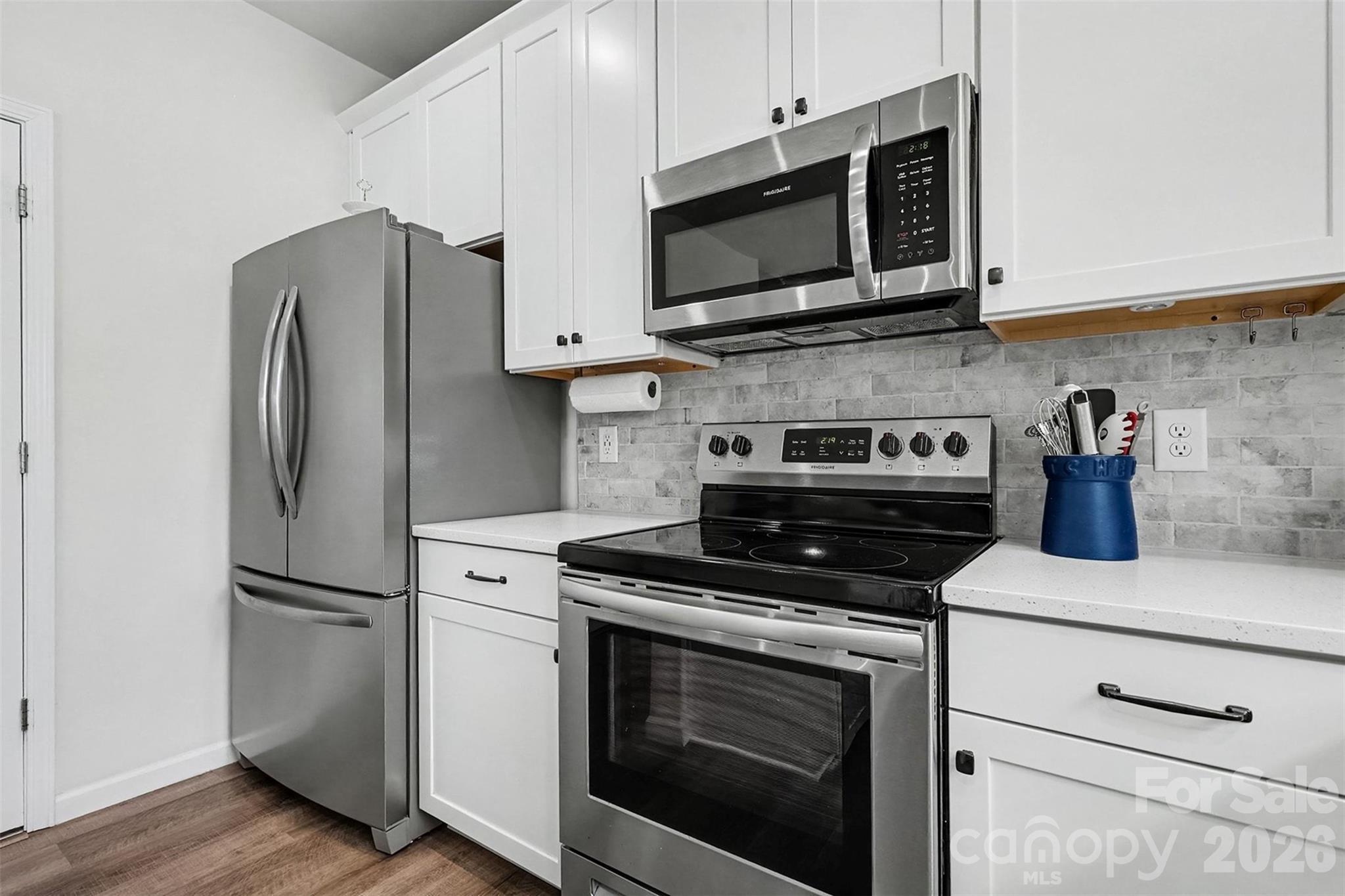 712 Henderson Valley Way — Belmont