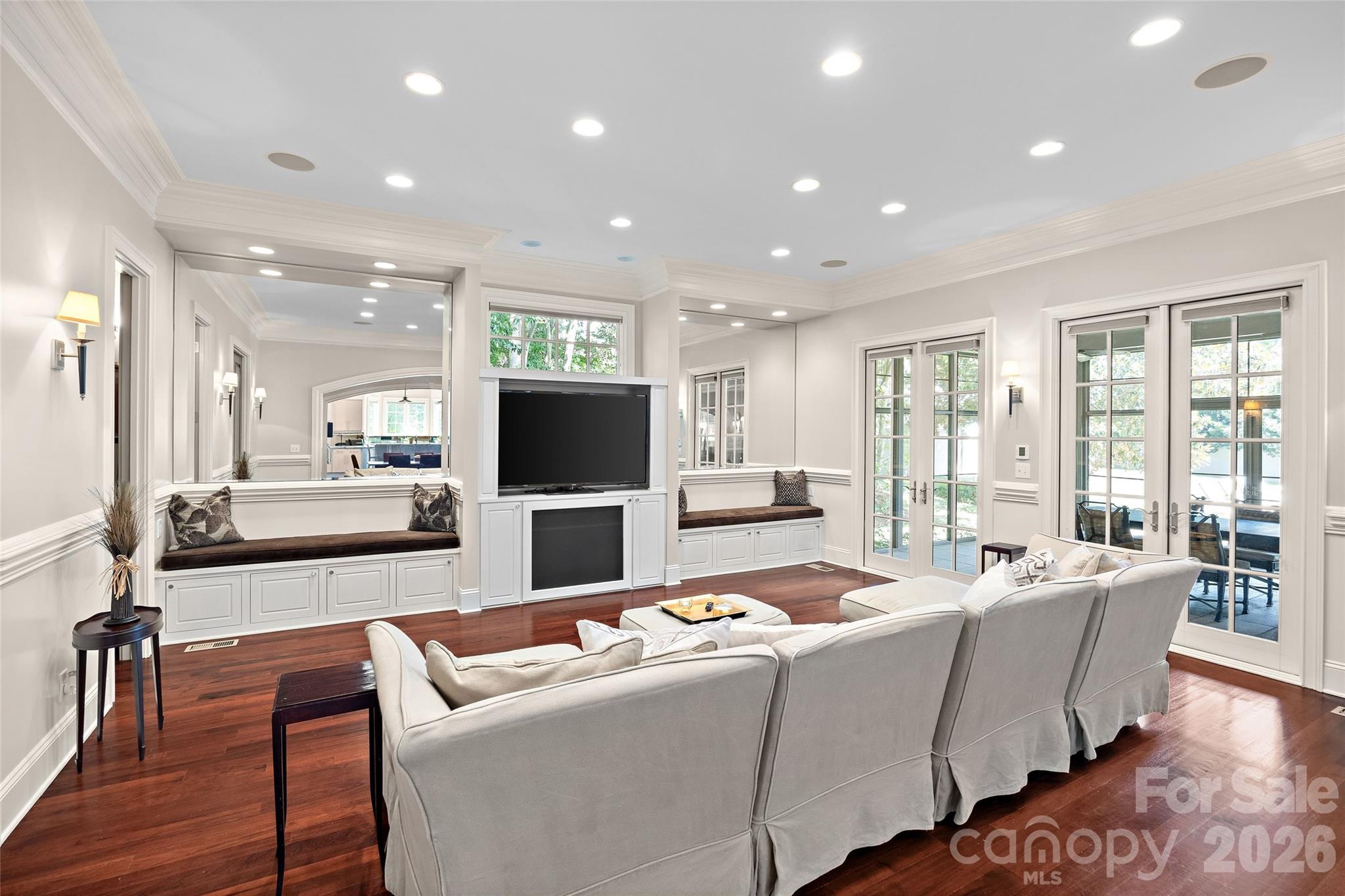 925 Harvard Place — Charlotte