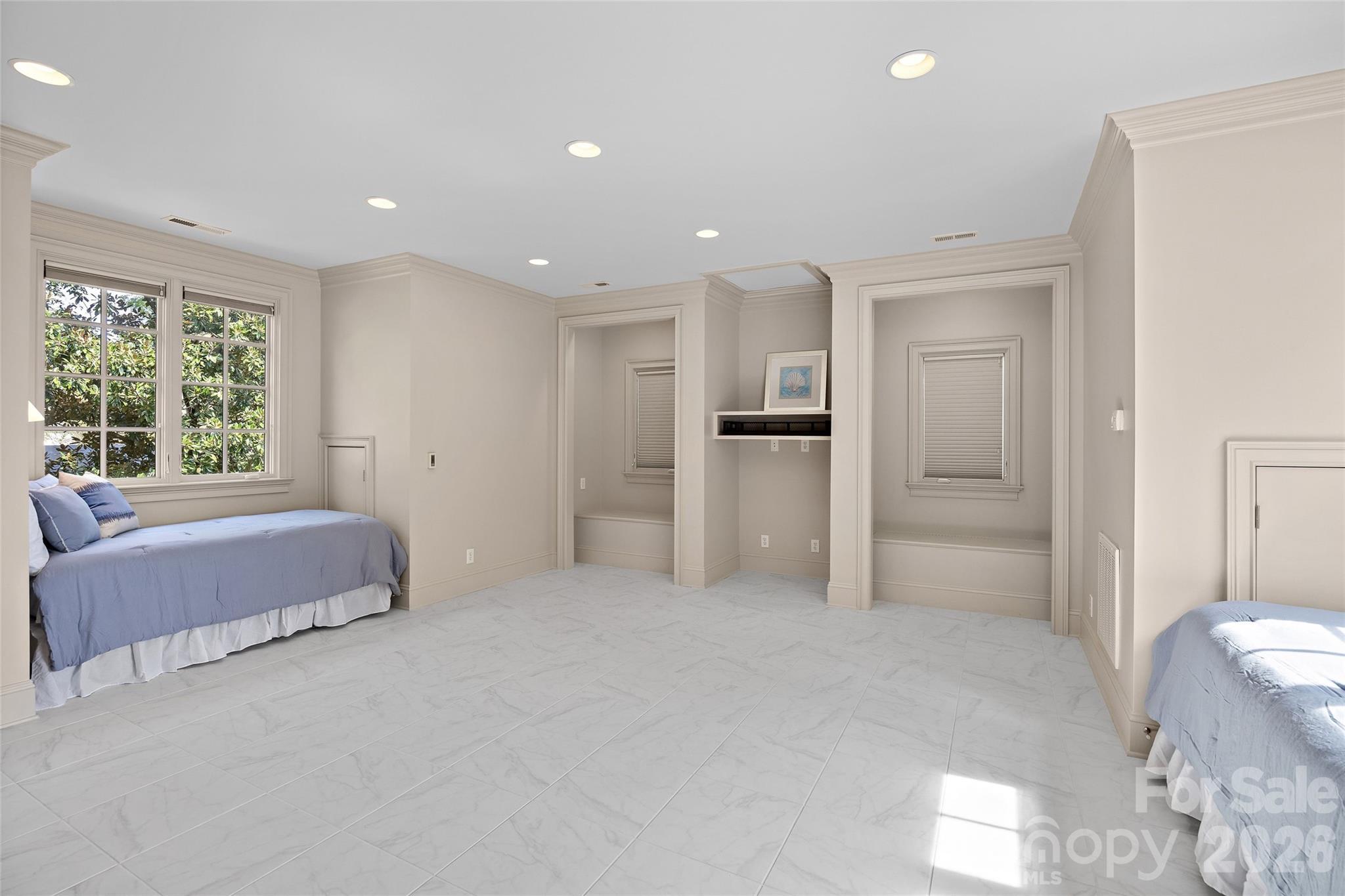 925 Harvard Place — Charlotte