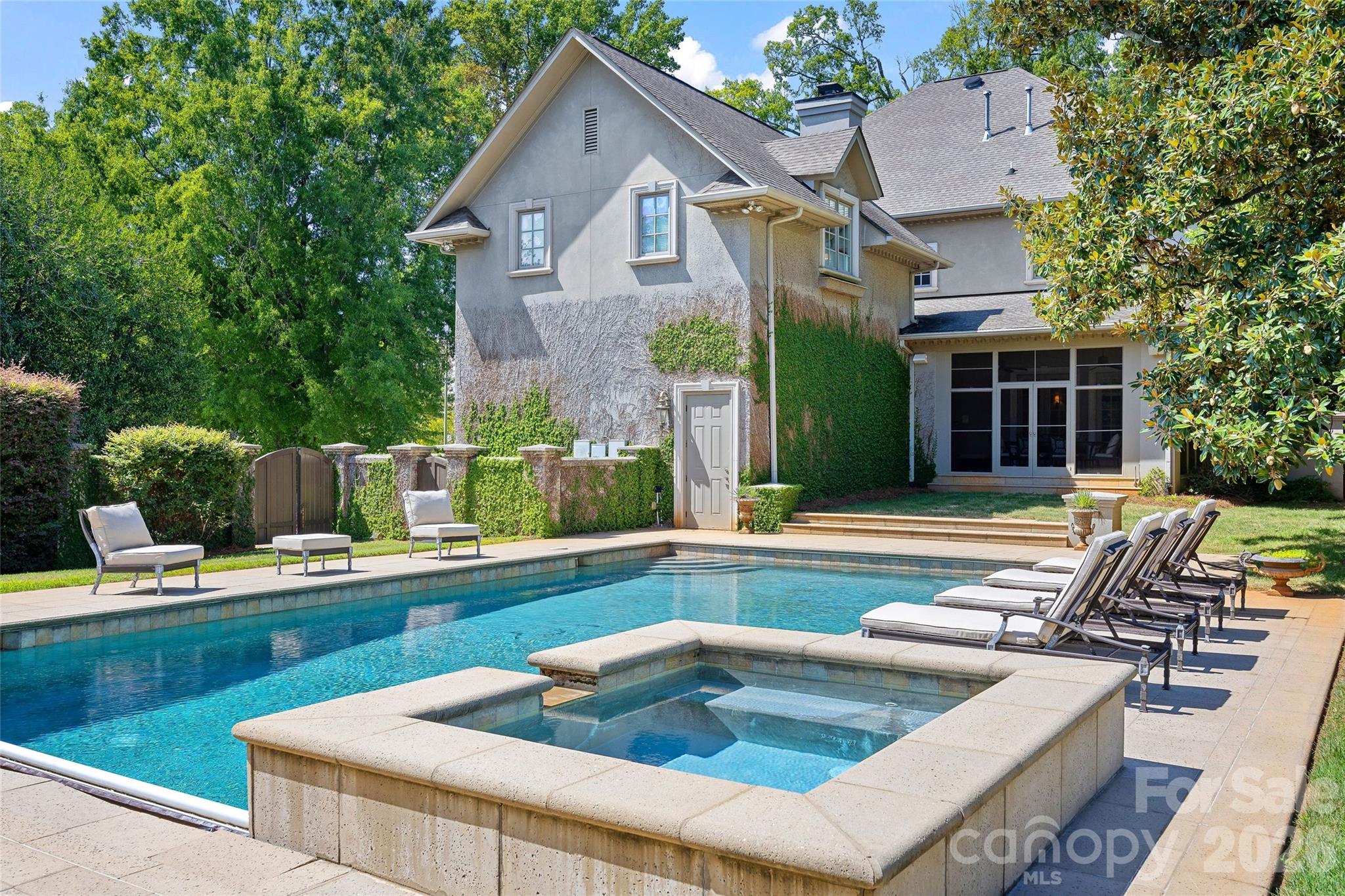 925 Harvard Place — Charlotte
