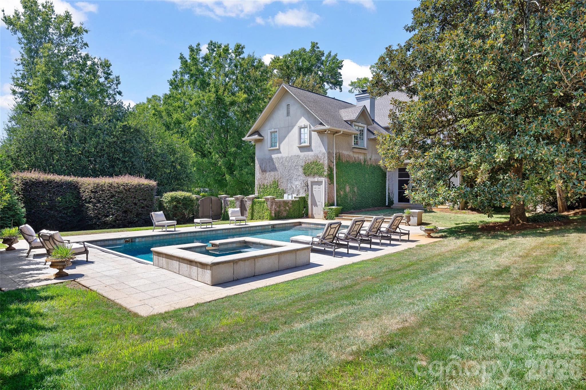 925 Harvard Place — Charlotte