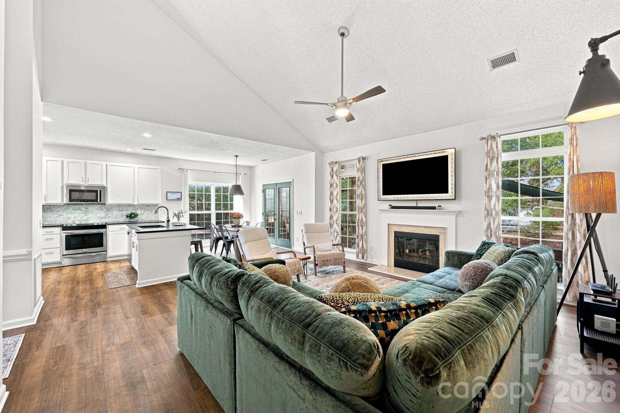 16215 Hollingbourne Road — Huntersville