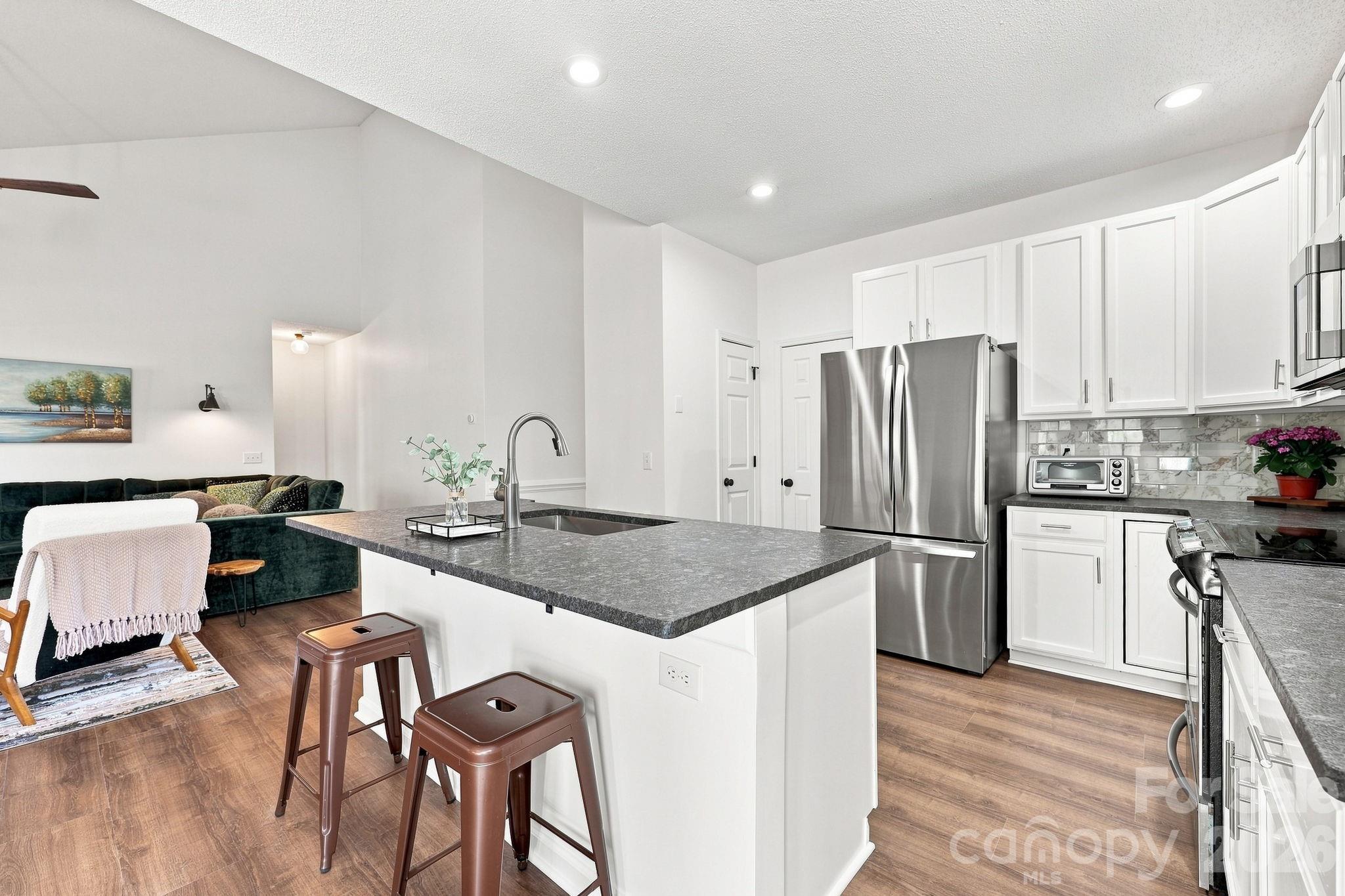 16215 Hollingbourne Road — Huntersville