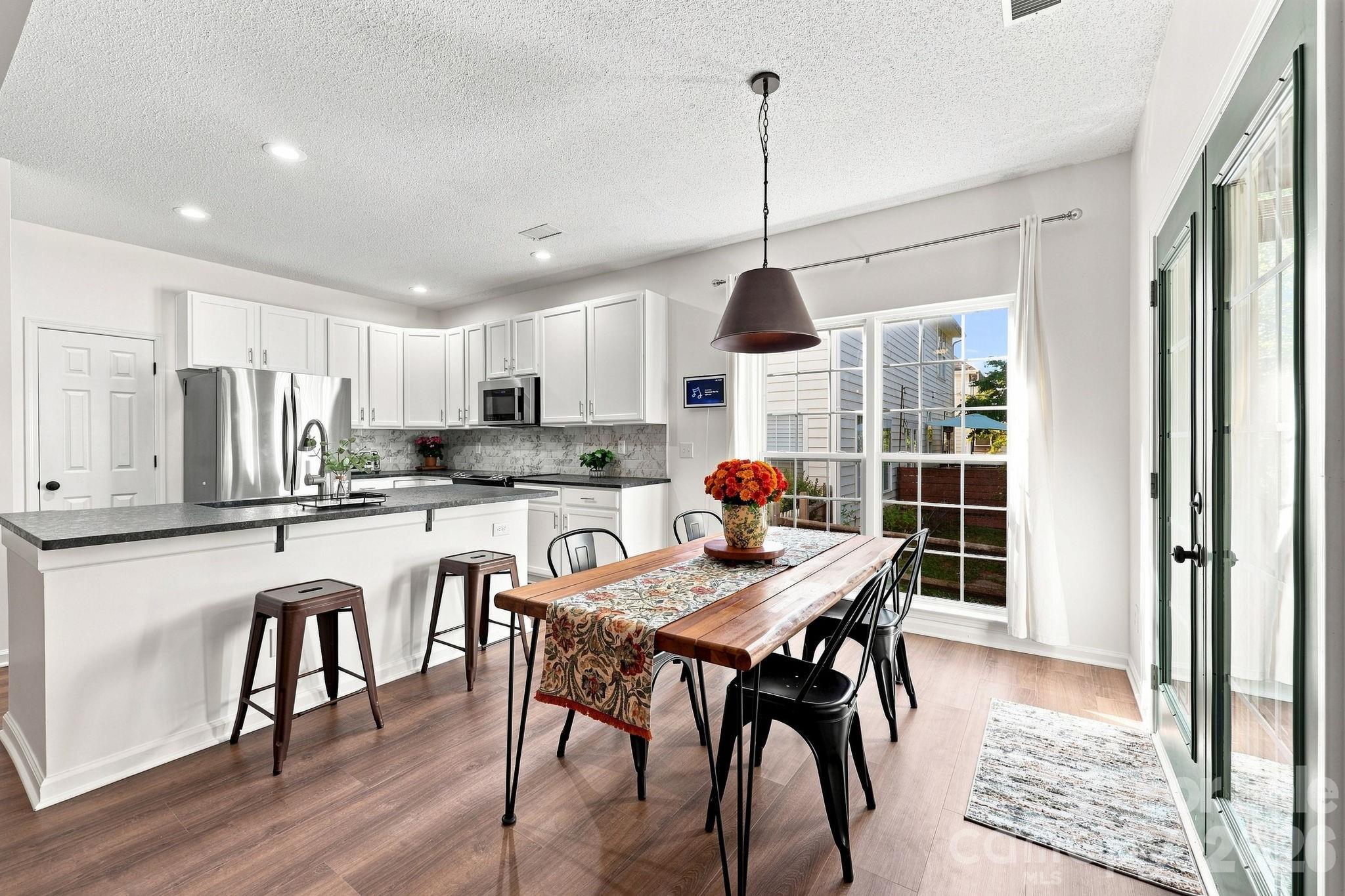 16215 Hollingbourne Road — Huntersville