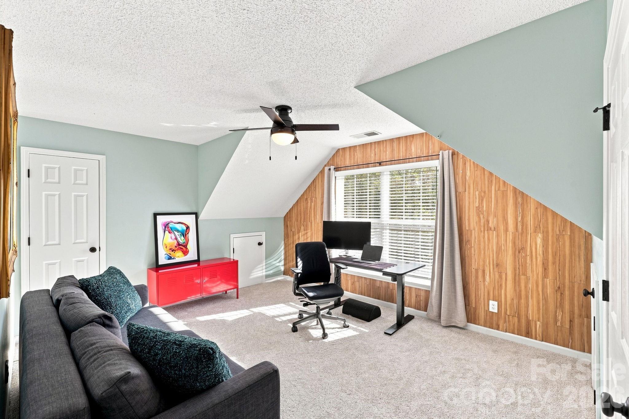 16215 Hollingbourne Road — Huntersville
