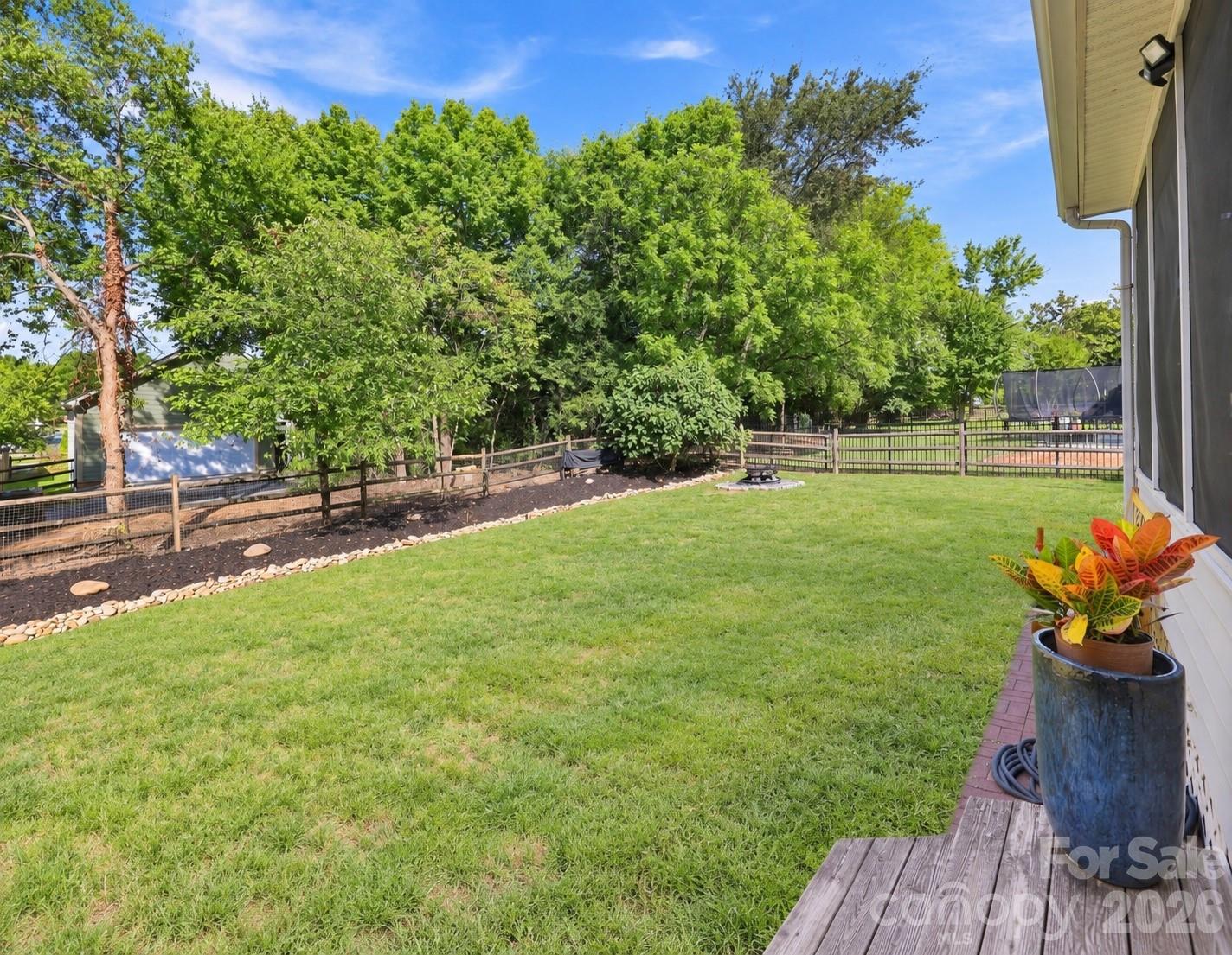 16215 Hollingbourne Road — Huntersville