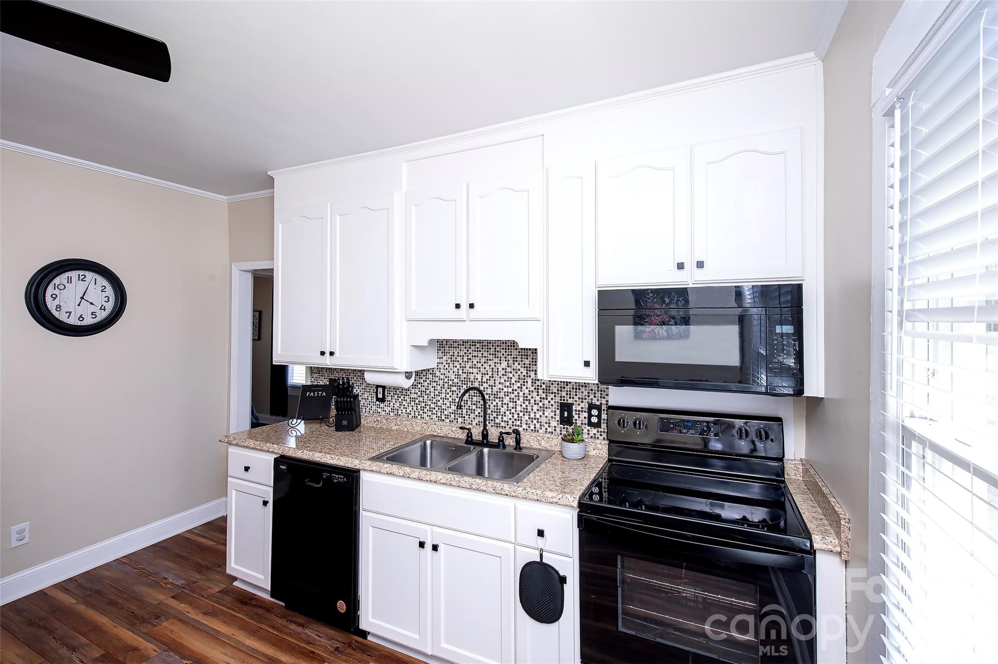1525 Perfection Avenue — Belmont