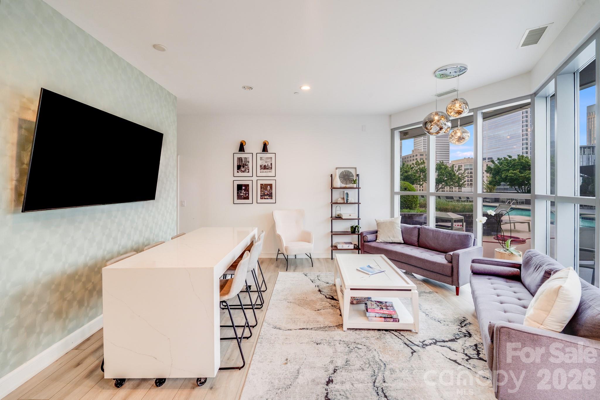 333 W Trade Street W #708 — Charlotte