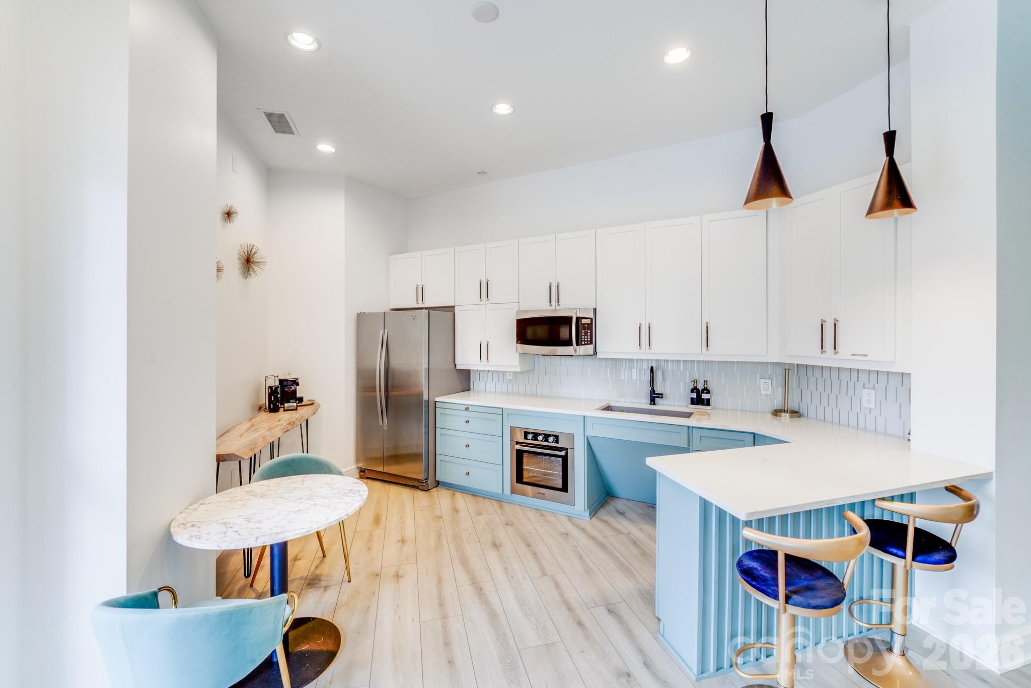 333 W Trade Street W #708 — Charlotte