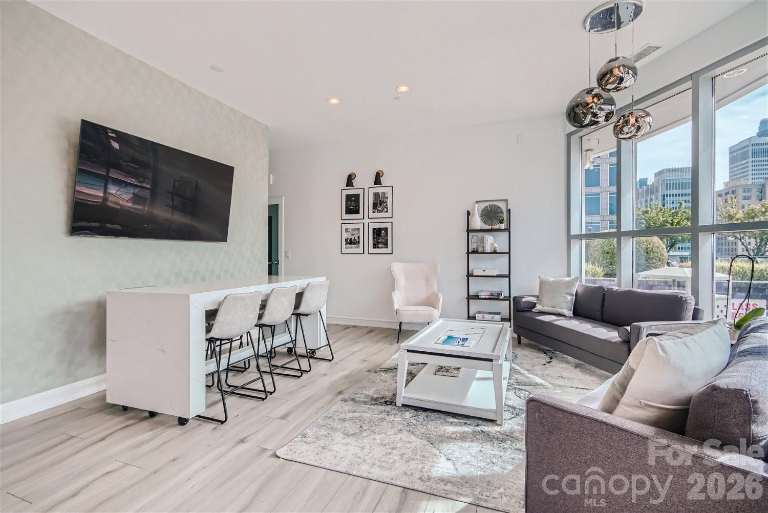 333 W Trade Street W #708 — Charlotte